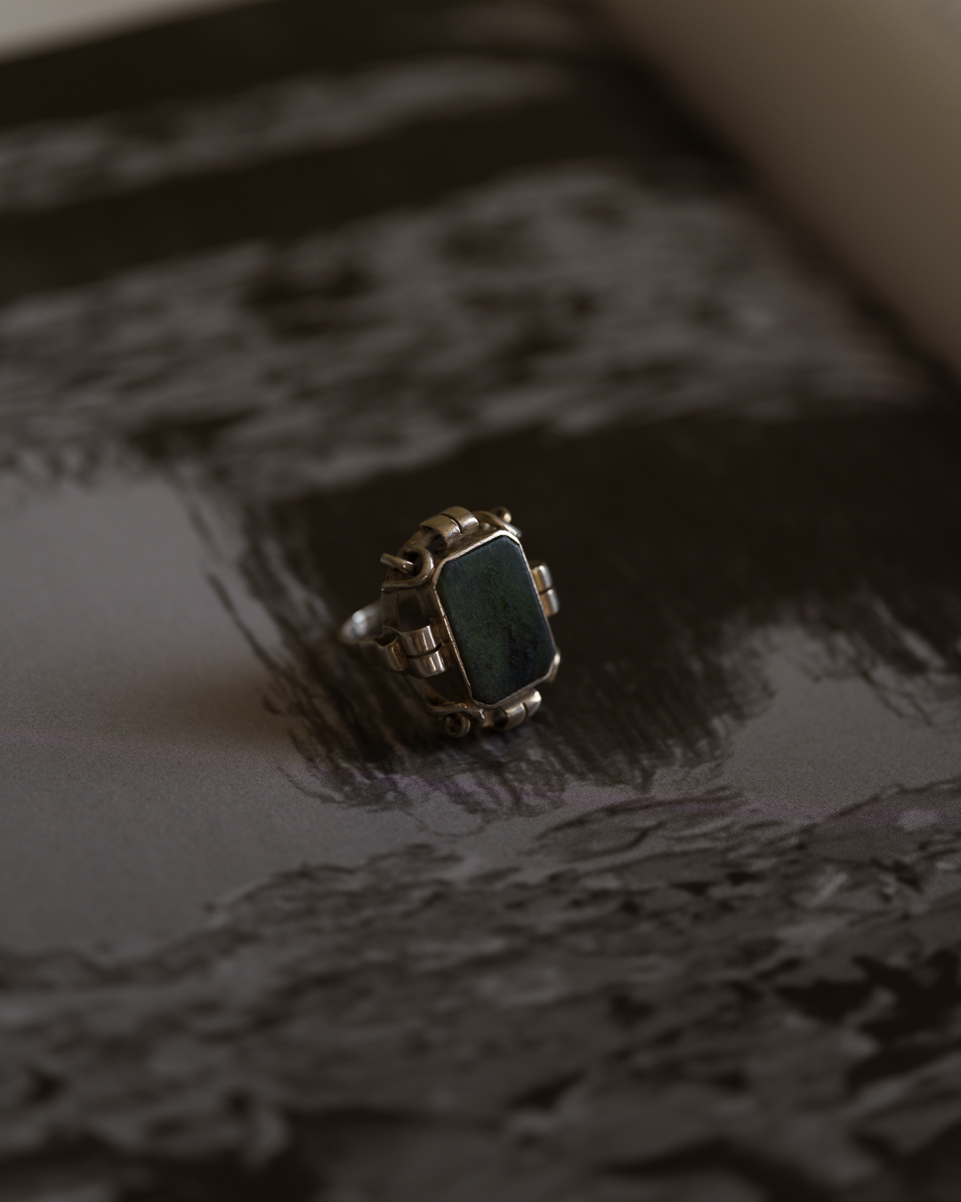 Art Nouveau / Art Deco Transitional design Green Jasper et Silver Ring