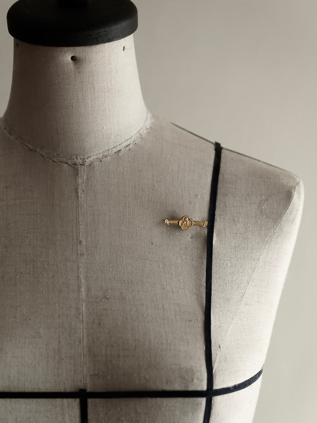 C.1900|FIX Gold-Plated Angel Bar Brooch