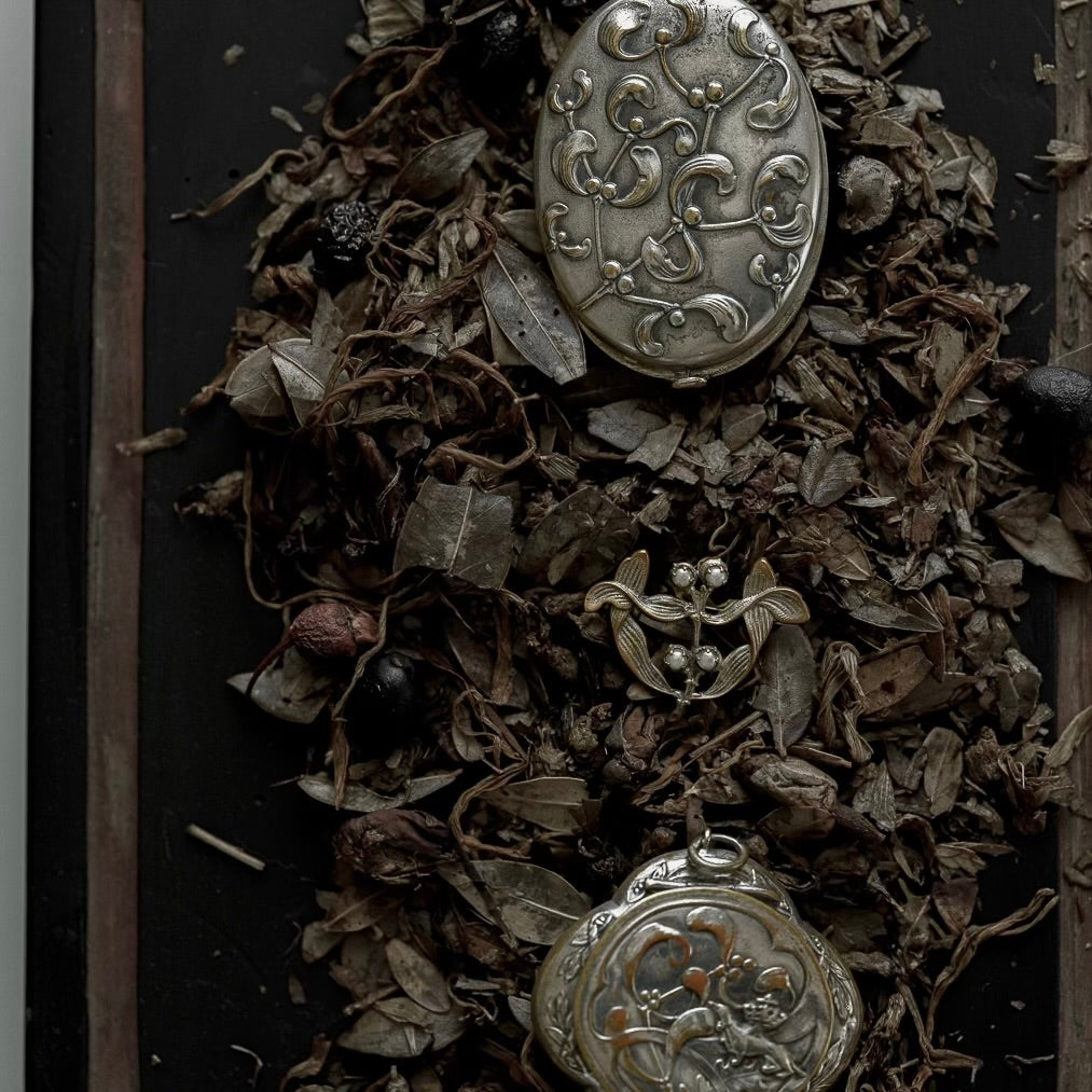 Early 20th|Mistletoe Brooch – A Symbol of Love & Protection