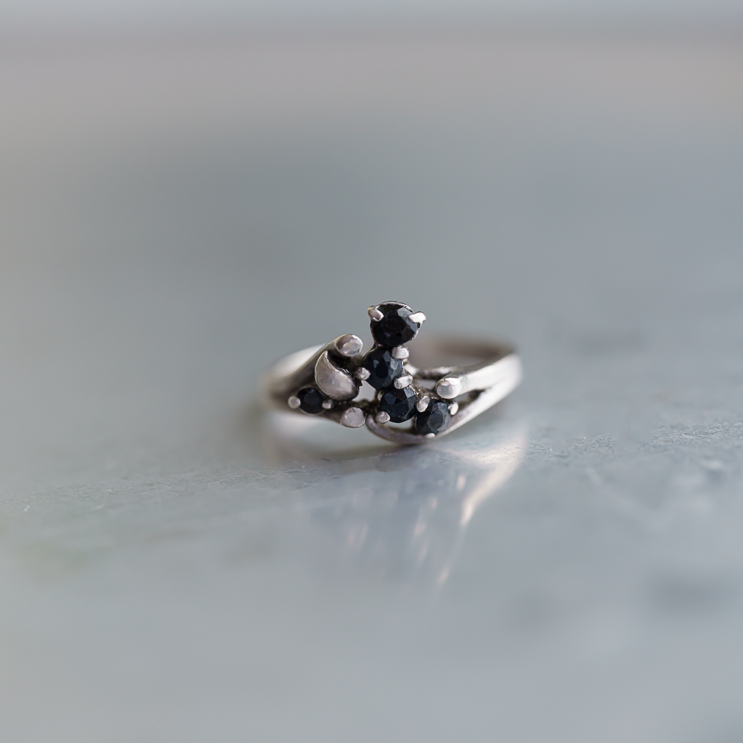 C.1950-1970|Midnight Blue Sapphire Cluster Silver Ring