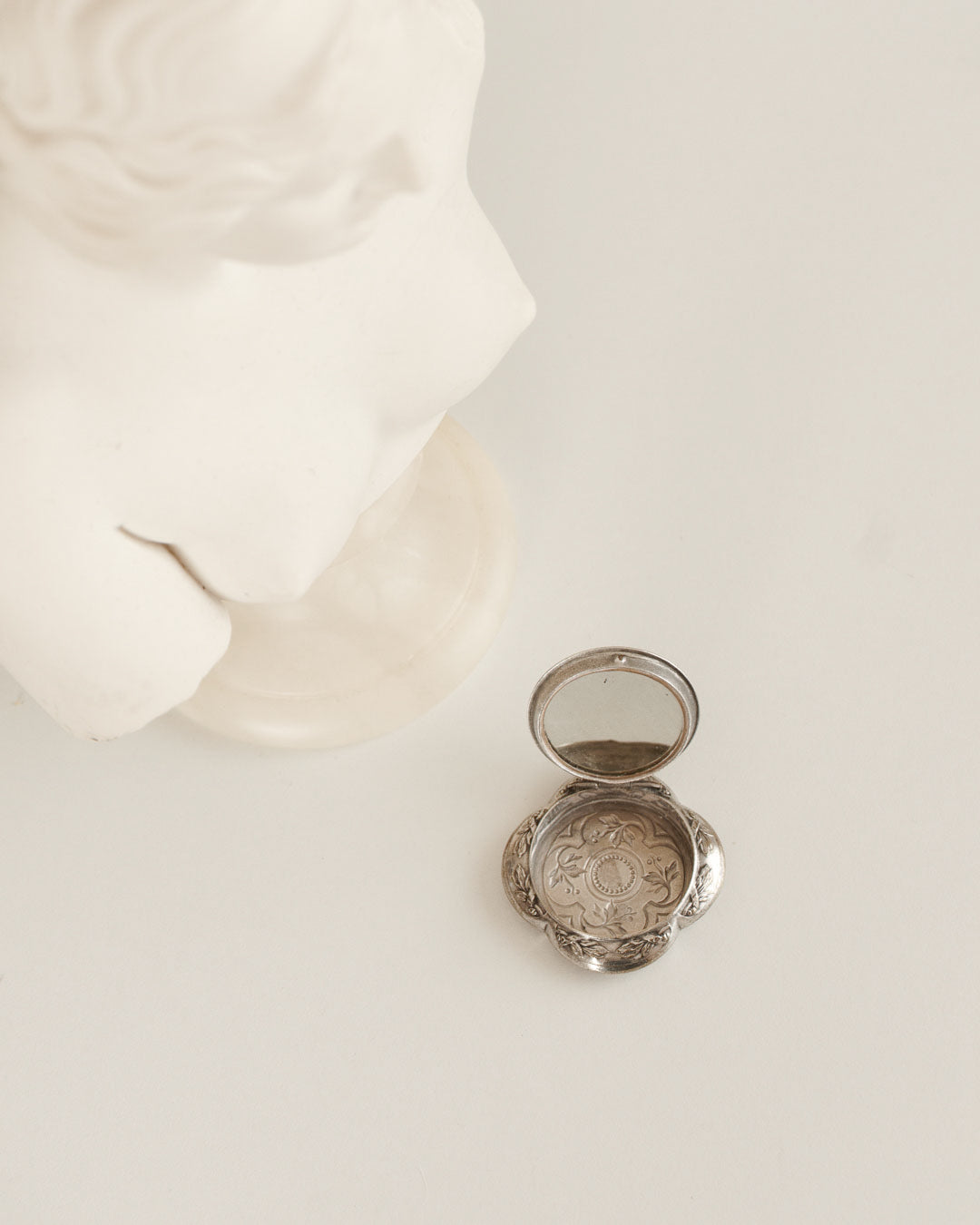 C.1900 | Four-Leaf Clover & Mistletoe Locket Pendant Case