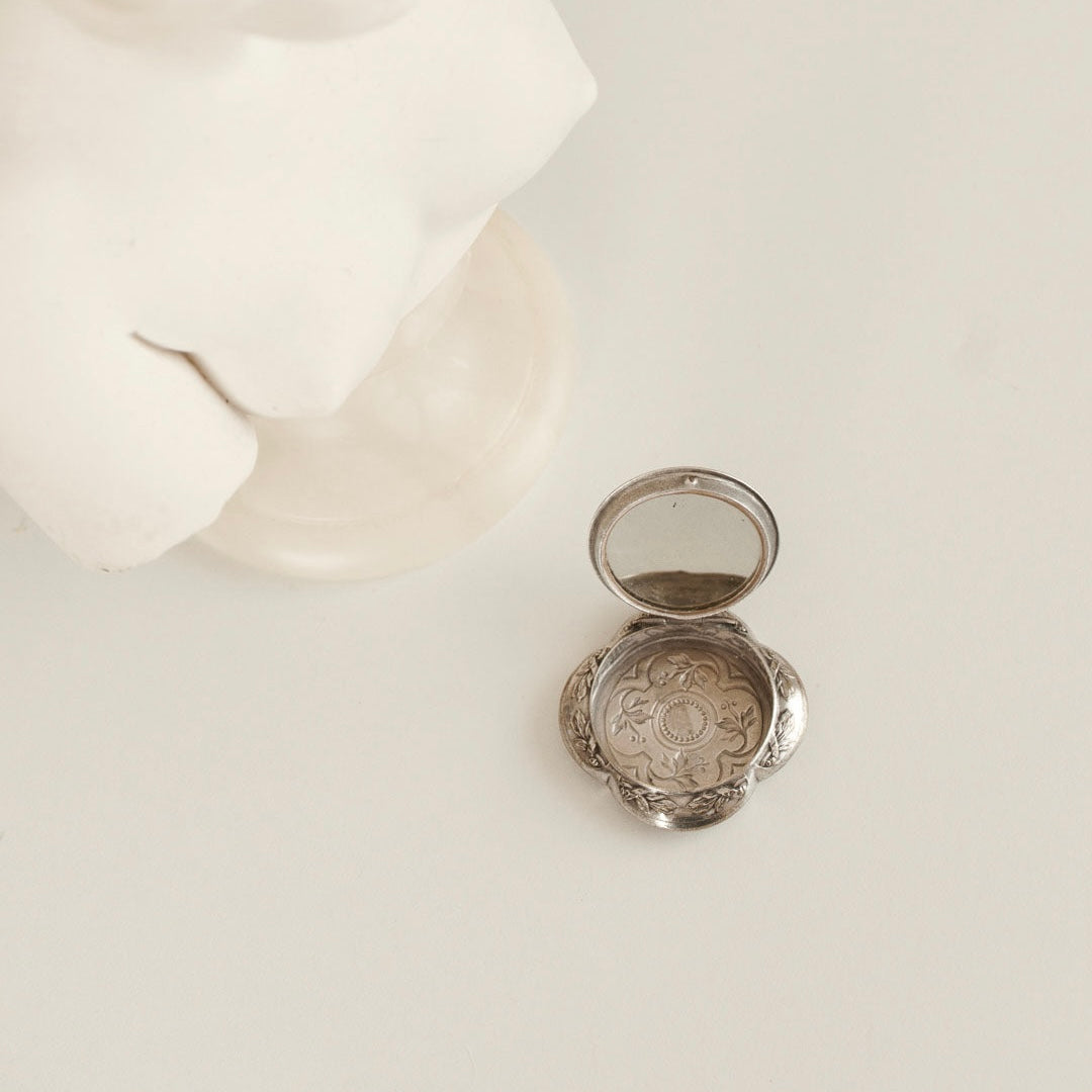 C.1900|Four-Leaf Clover & Mistletoe Locket Pendant Case