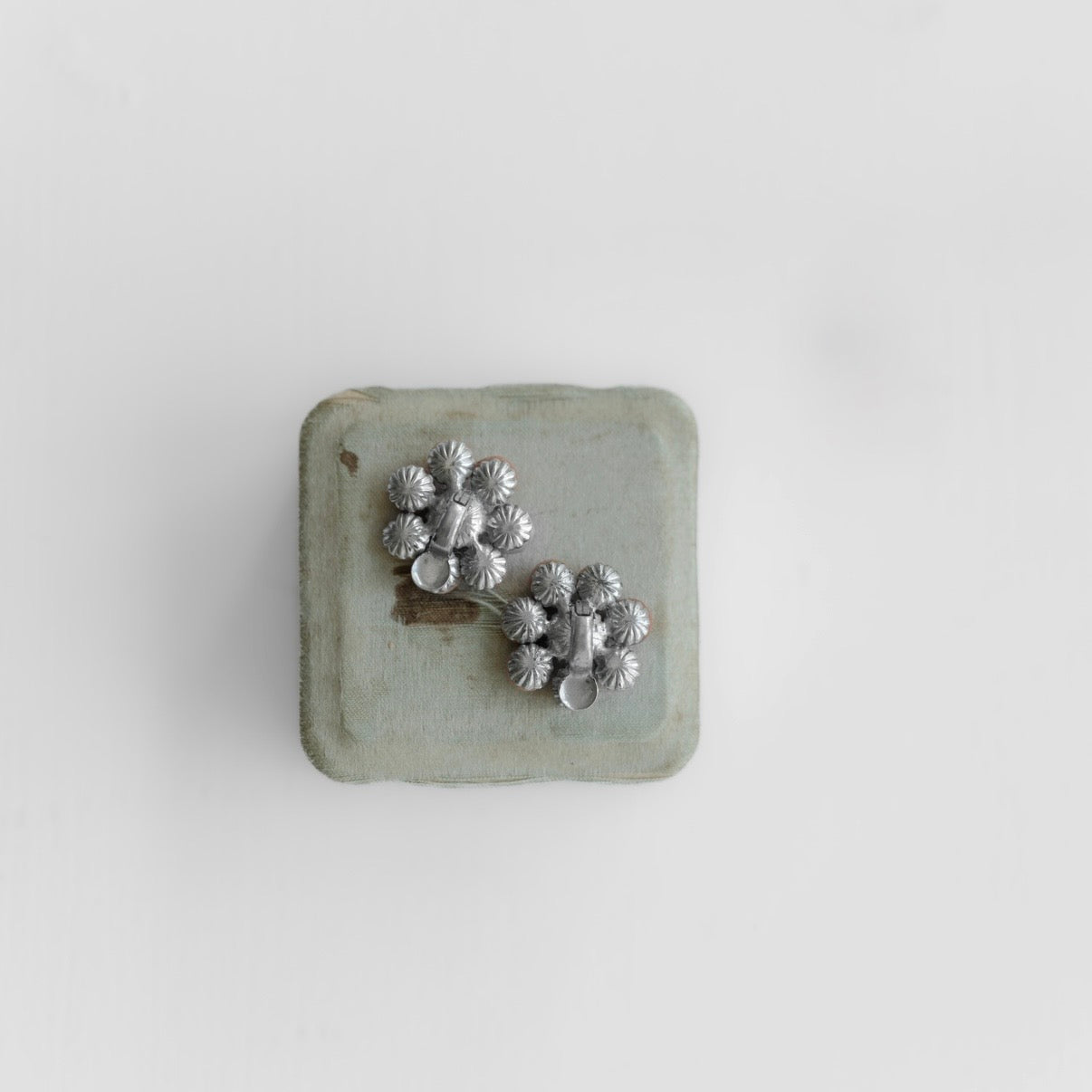 C. 1940-1960|Natural Pink Coral Cluster Clip-On Earrings