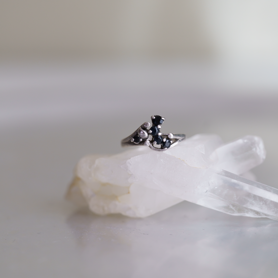 C.1950-1970|Midnight Blue Sapphire Cluster Silver Ring