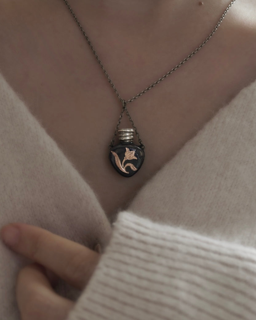 C.1900|Star et Lily Motif Black Niello Bottle Heart Necklace