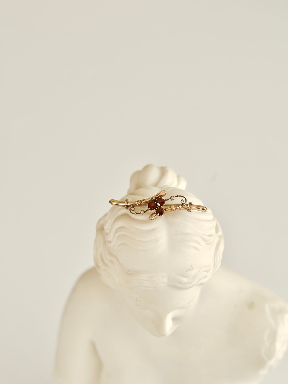 C.1900 Gold‑Plated Bar Brooch with Garnet Clover and Seed Pearls