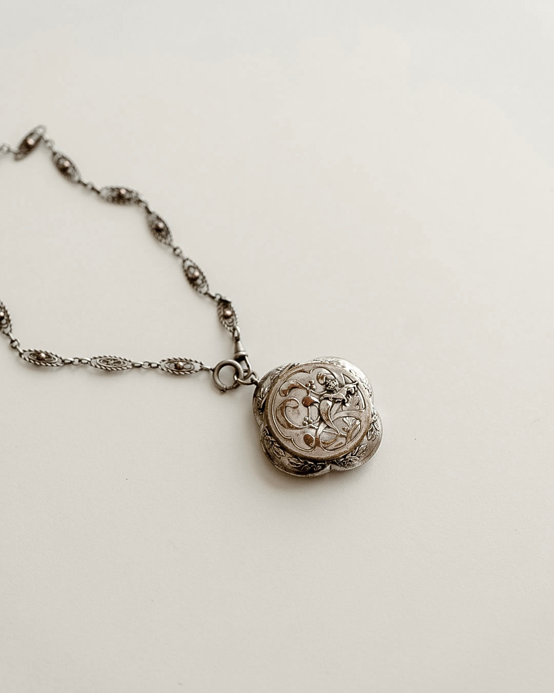 C.1900|Four-Leaf Clover & Mistletoe Locket Pendant Case