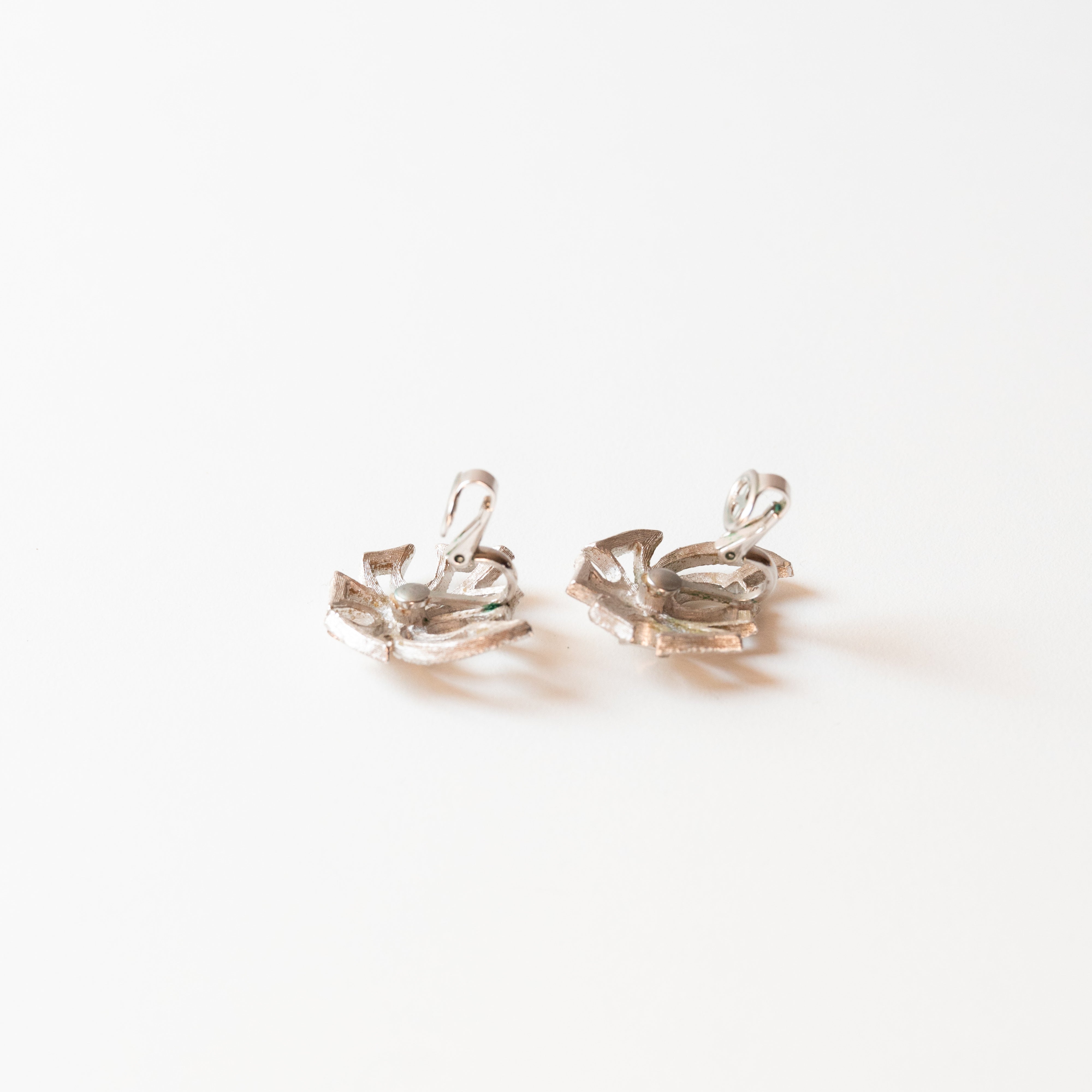 TRIFARI シルバートーン ループ イヤリング