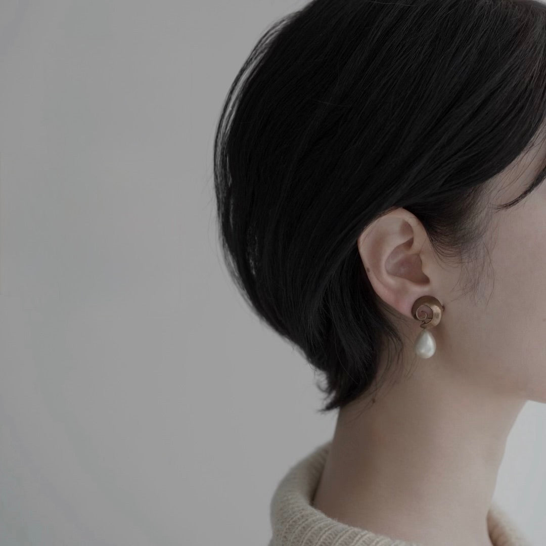 C.1950-|Fench Clip-On Earrings – Swirl & Faux Pearl