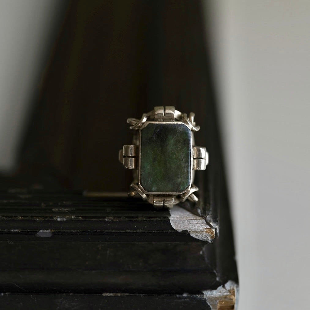 Art Nouveau / Art Deco Transitional design Green Jasper et Silver Ring