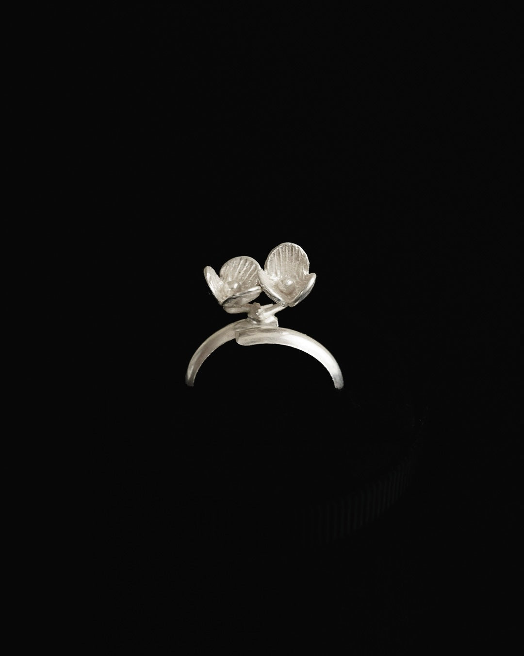 C.1950-|Silver Floral Double Cup Ring