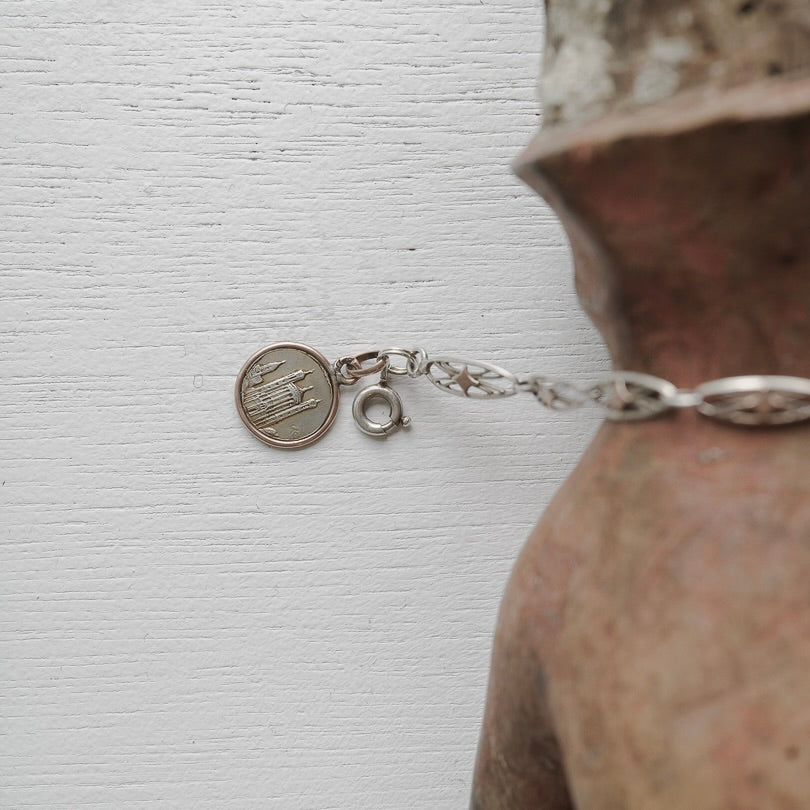 C.1920-1930|Filigree-link bracelet adorned with charm