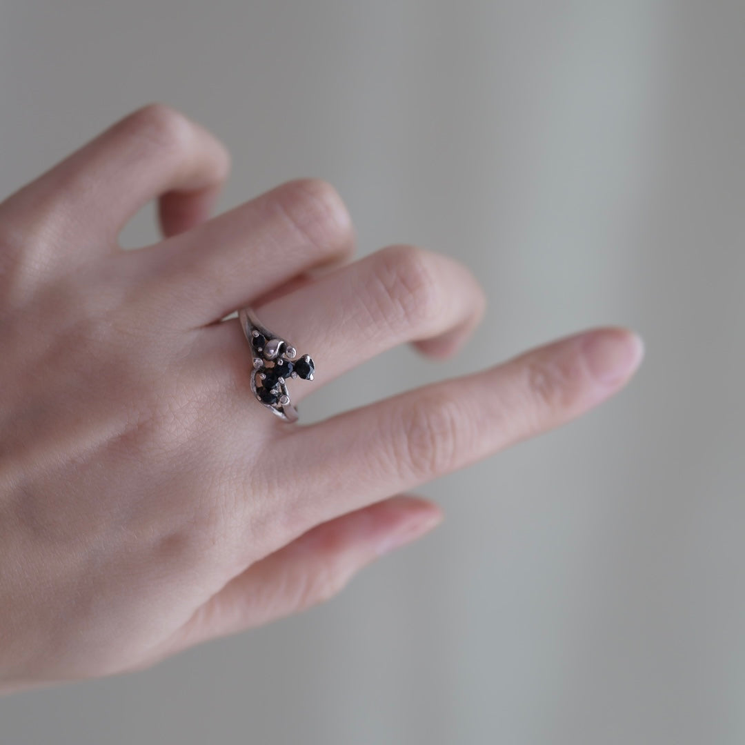 C.1950-1970|Midnight Blue Sapphire Cluster Silver Ring