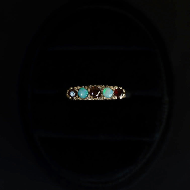 C.1970- Red Garnet et Opal Silver Ring