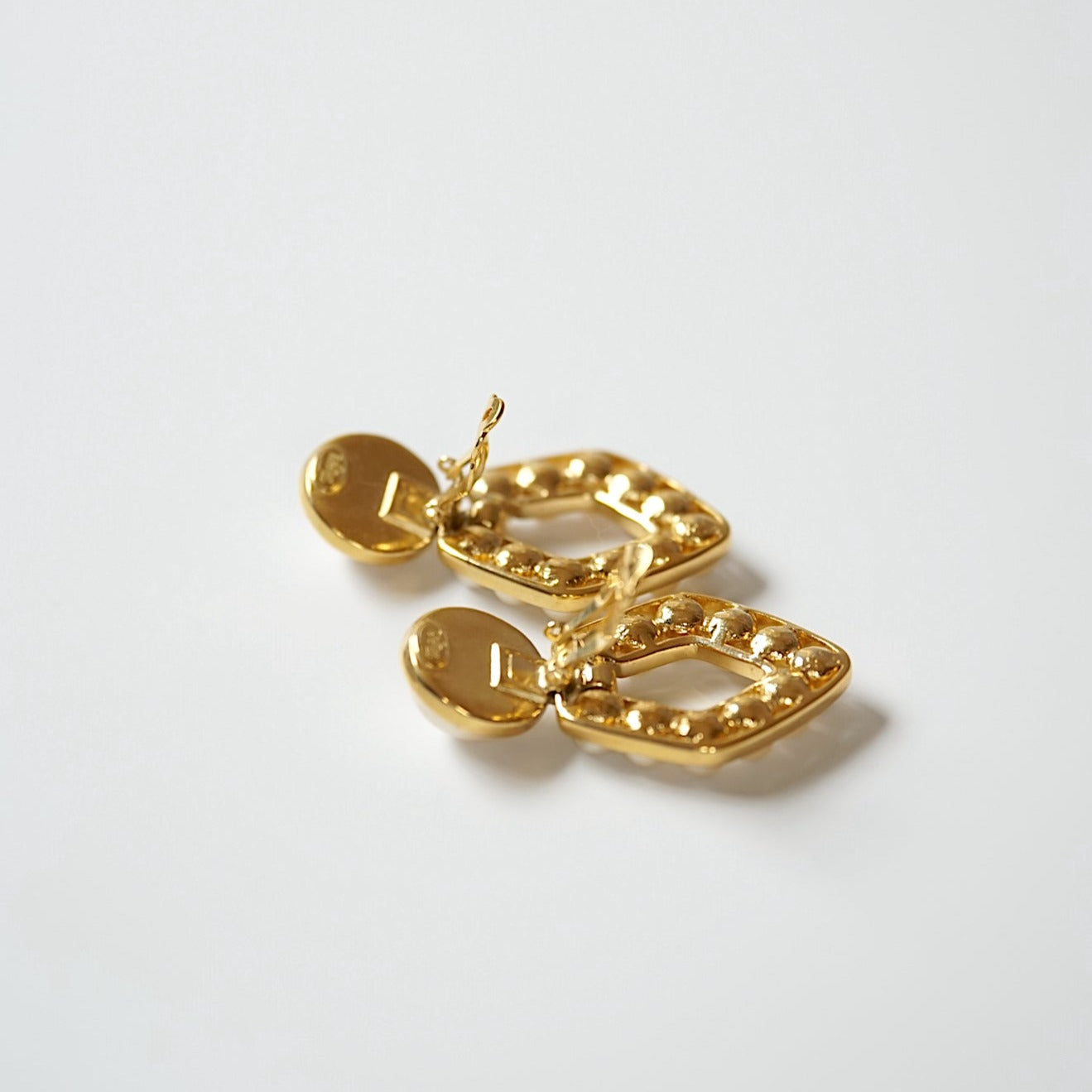 TRIFARI BIG PEARL EARRING<br>トリファリ・ビッグ・パール・イヤリング