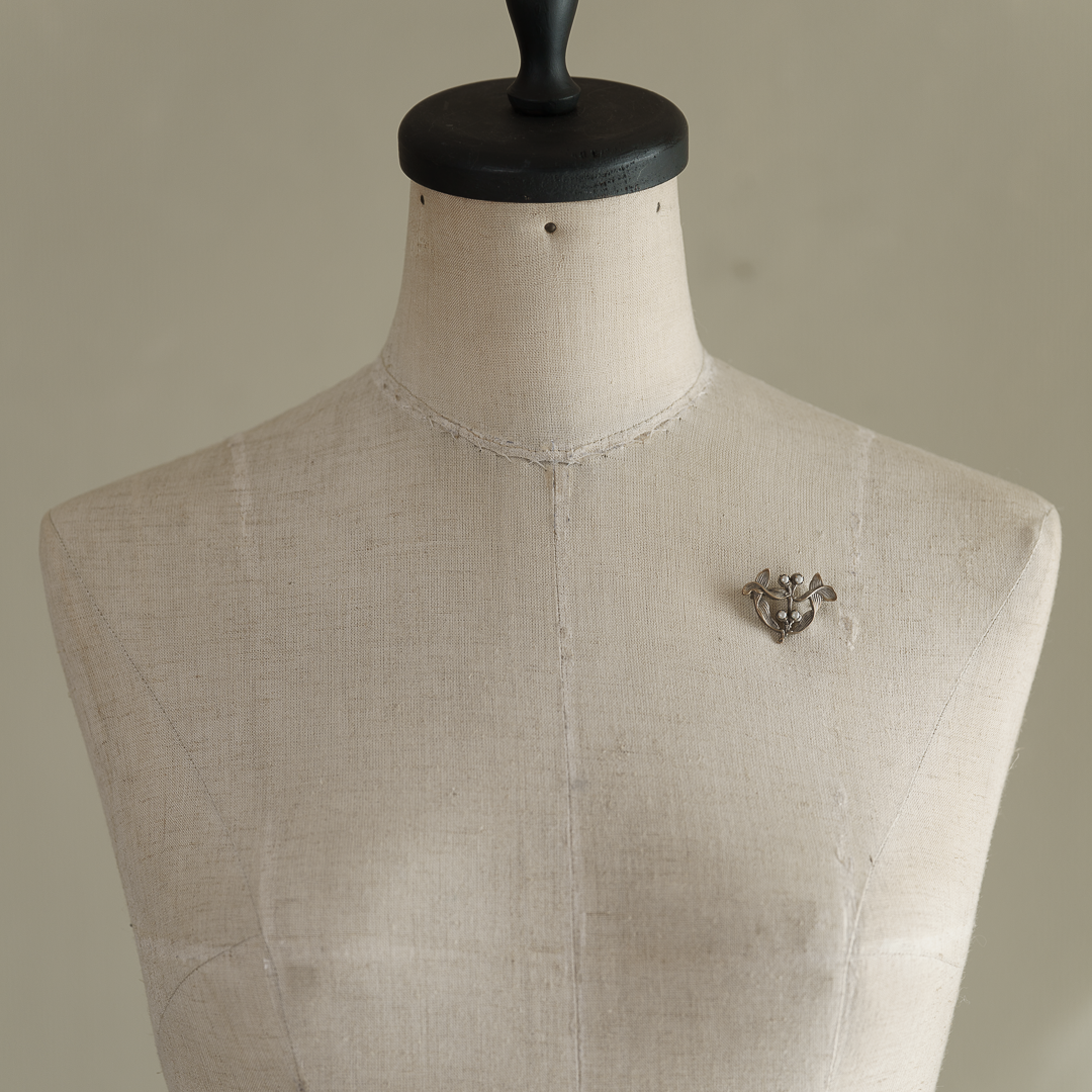 Early 20th|Mistletoe Brooch – A Symbol of Love & Protection