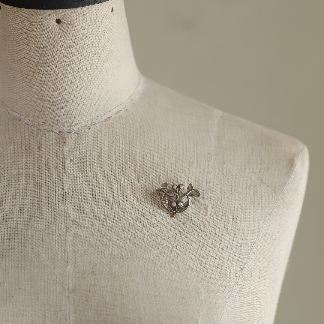 Early 20th|Mistletoe Brooch – A Symbol of Love & Protection