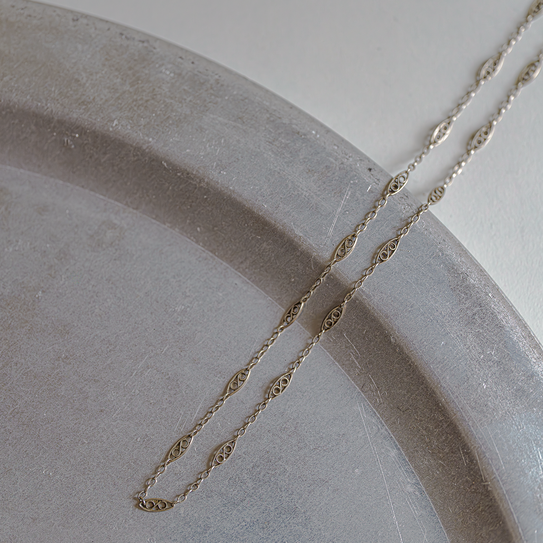 C.1900-1915|Filigree Petit Leaf Motif Silver Chain