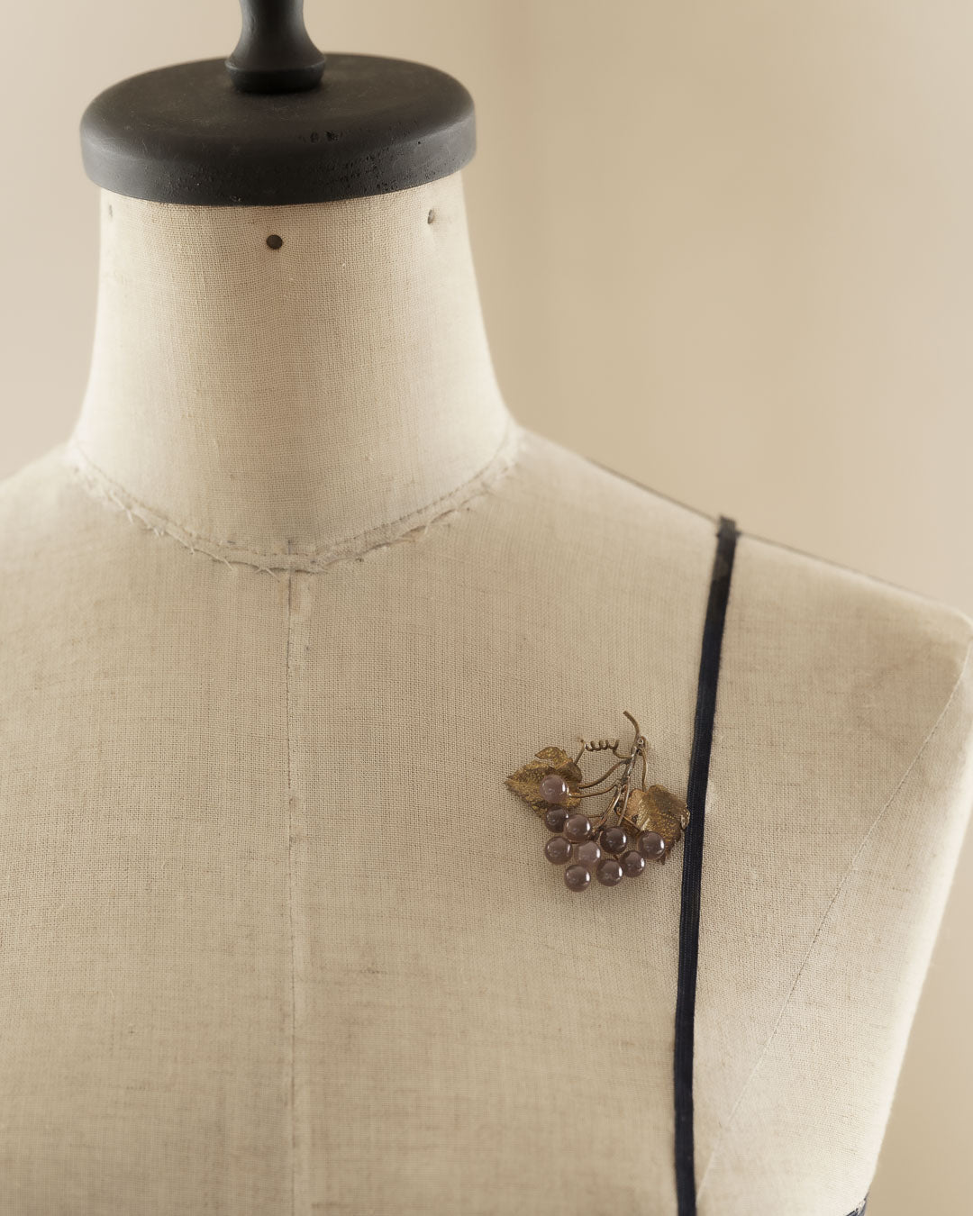 C.1930-|Greyish Grape Glass Brooch