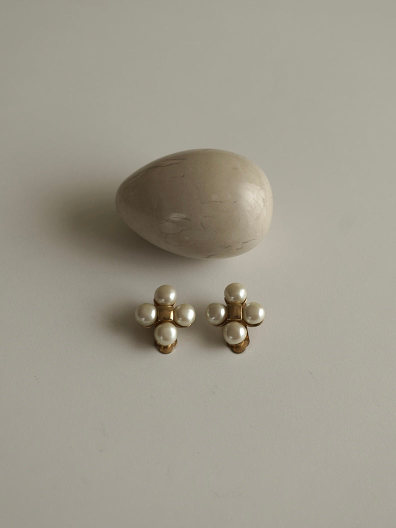 C.1950 Vintage Quad Clover Faux Pearl Clip‑On Earrings