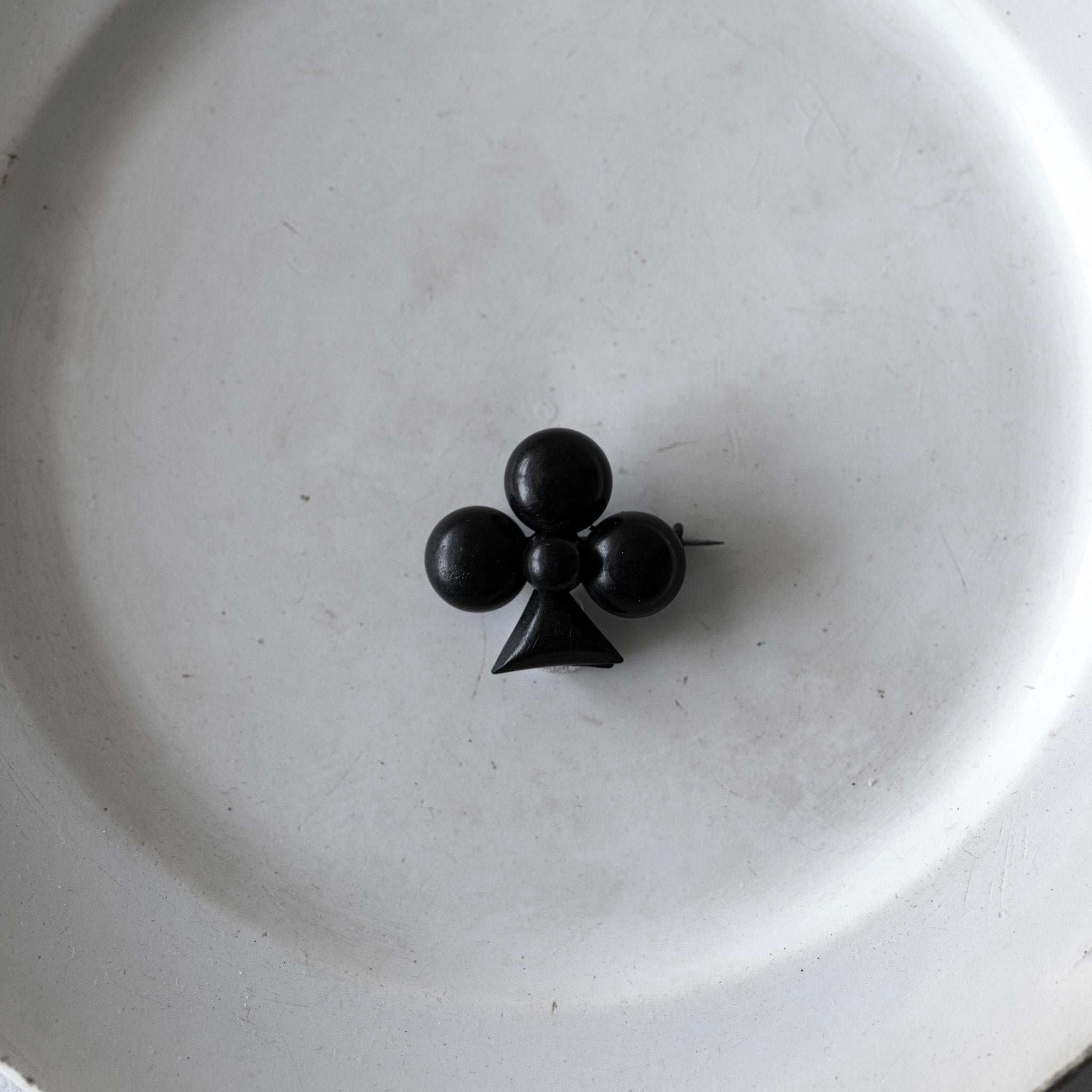 C.1900|Clover Jet Brooch