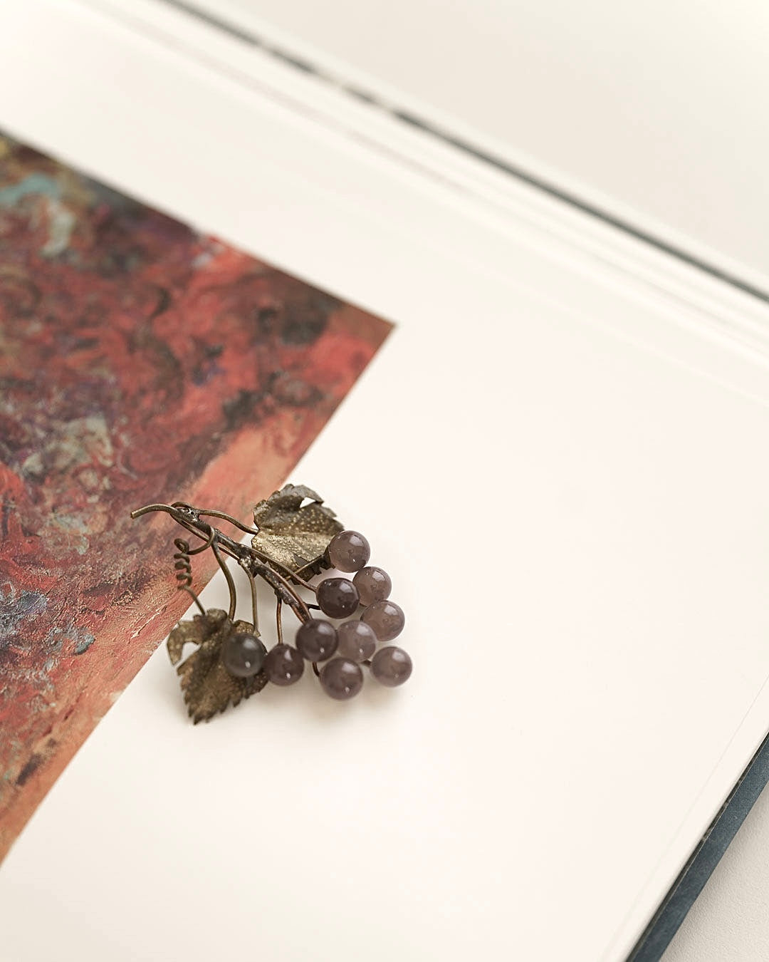 C.1930-|Greyish Grape Glass Brooch