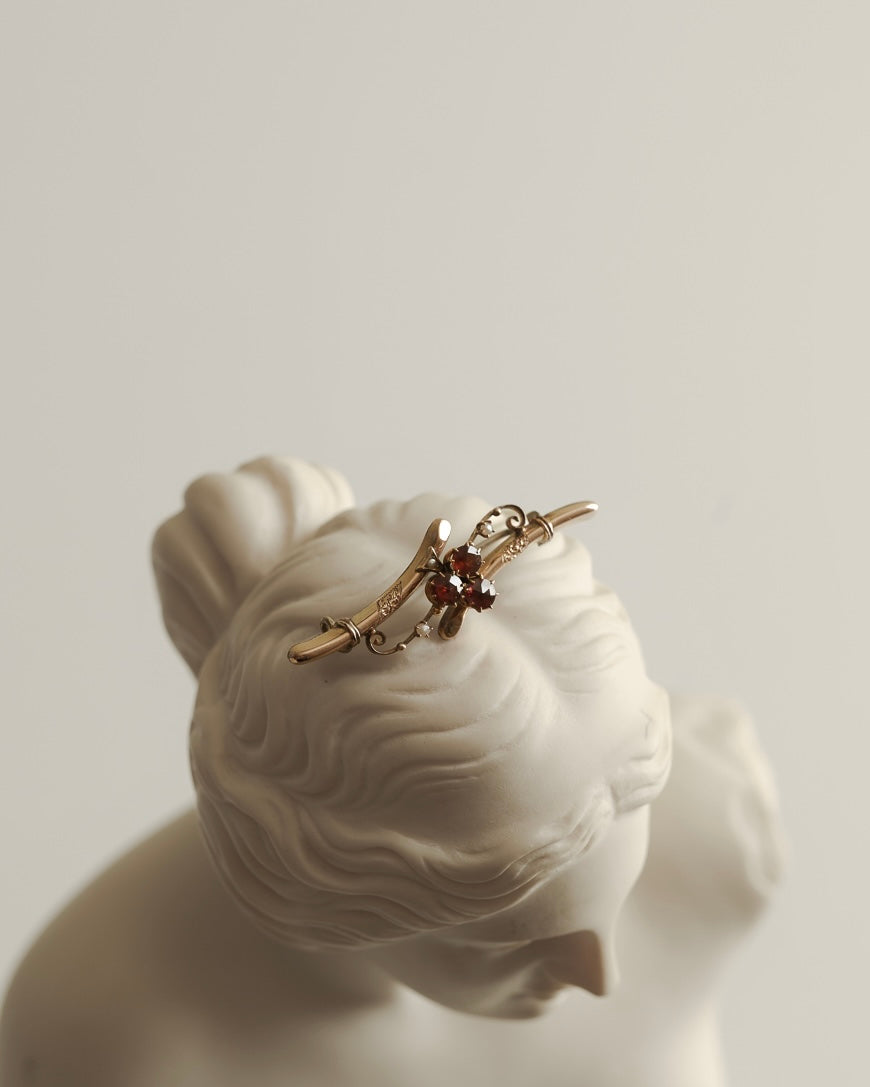 C.1900 Gold‑Plated Bar Brooch with Garnet Clover and Seed Pearls