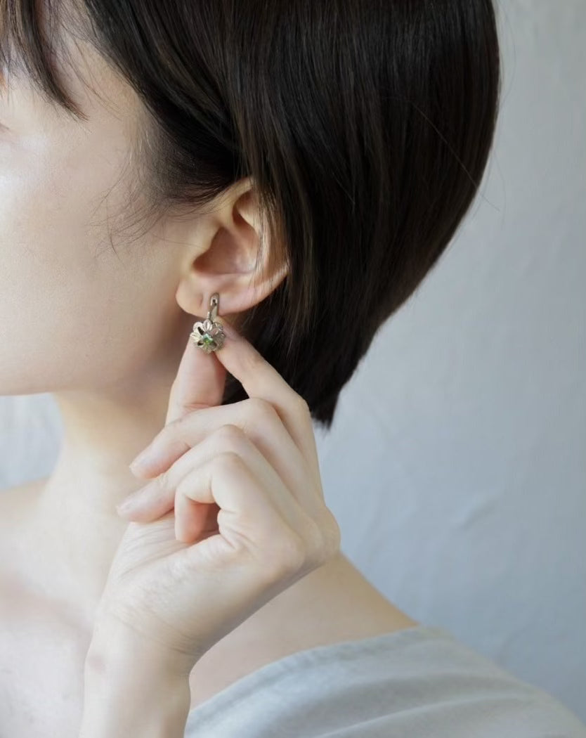 PERIDOT FLOWER EARRING<br>ペリドット・フラワー・ピアス