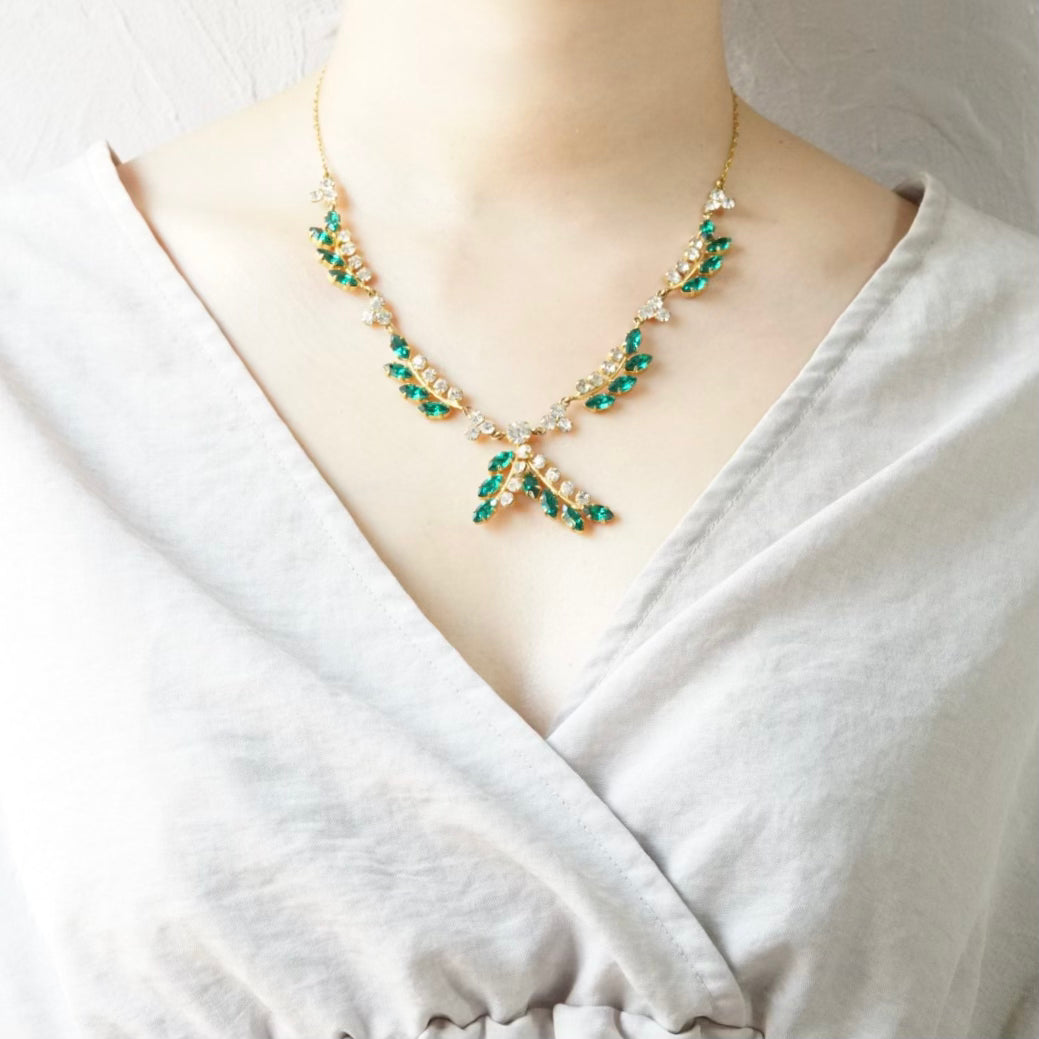 OLIVE LEAF GLASS NECKLACE<br>オリーブリーフ・グラス・ネックレス