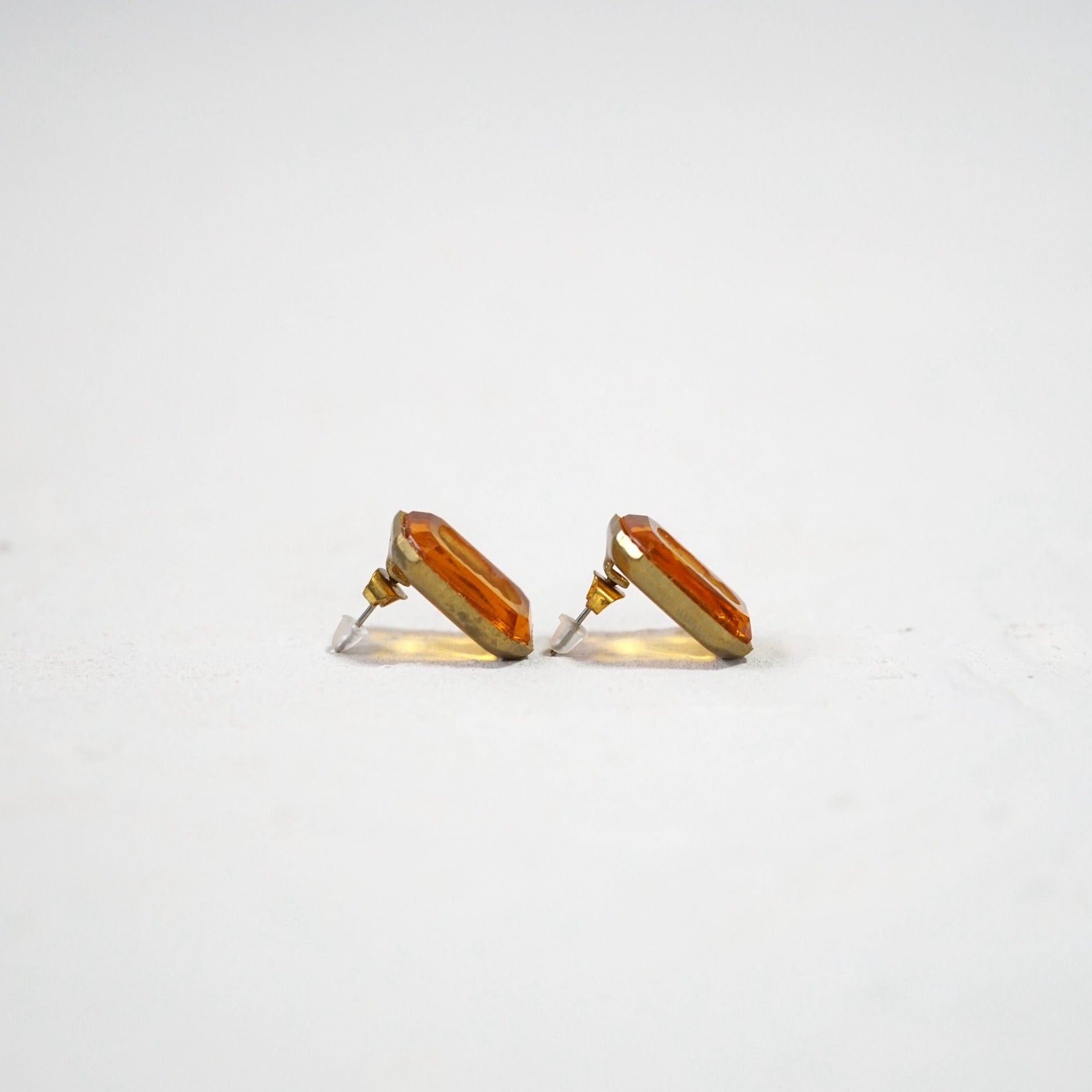 AMBER GLASS CAMEO EARRING<br>アンバーグラス・カメオ・ピアス