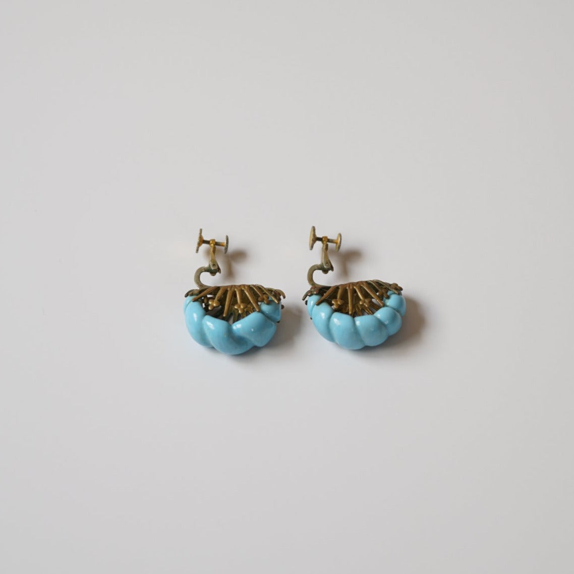 MIRIAM HASKELL LIGHT BLUE EARRING<br>ミリアム・ハスケル<br>ライトブルーセミフープイヤリング