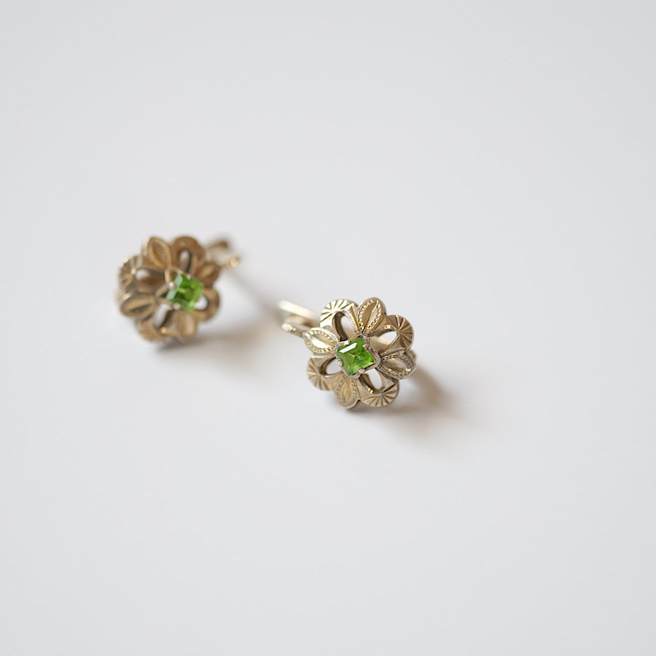 PERIDOT FLOWER EARRING<br>ペリドット・フラワー・ピアス