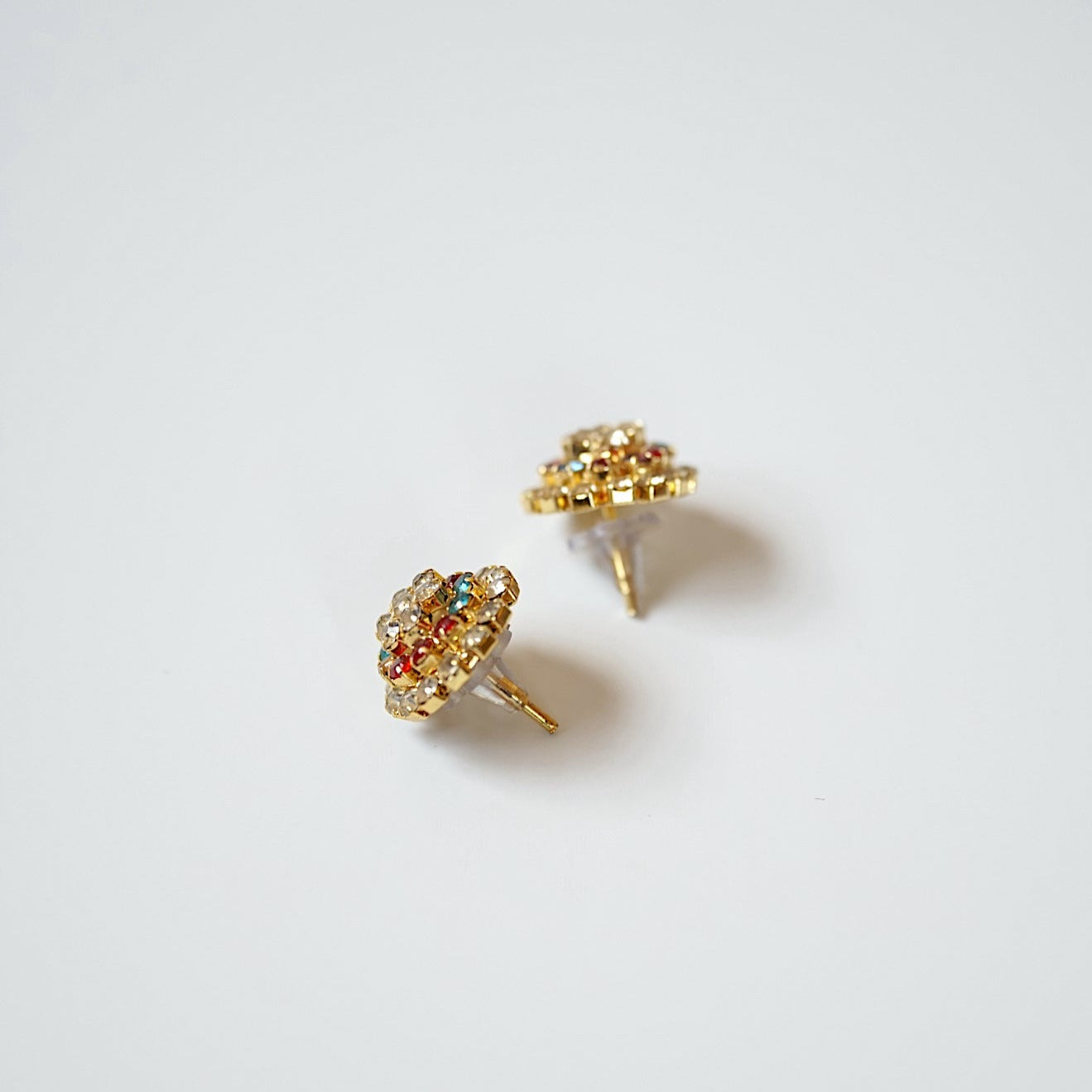 MULTI COLOR CRYSTAL EARRING<br>マルチカラー・クリスタル・ピアス