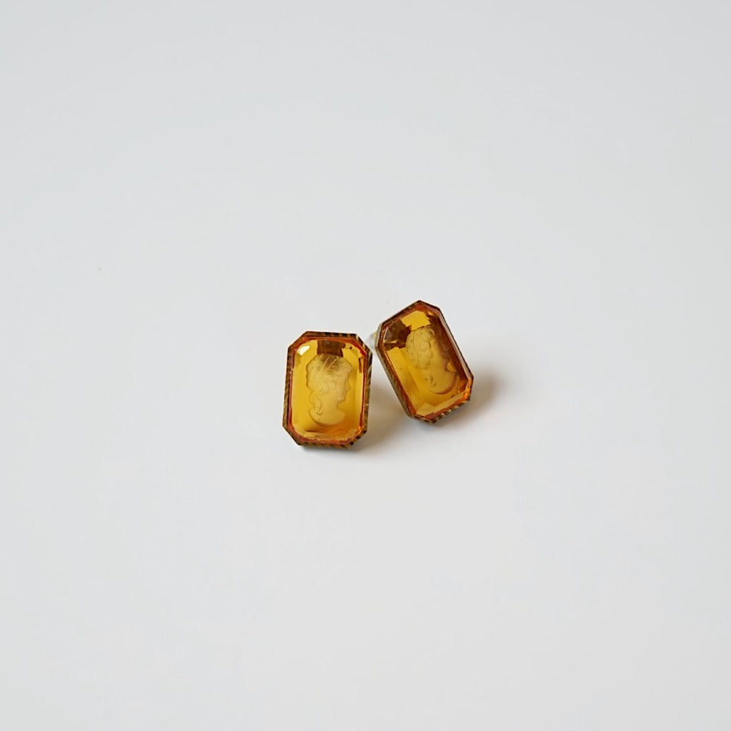 AMBER GLASS CAMEO EARRING<br>アンバーグラス・カメオ・ピアス