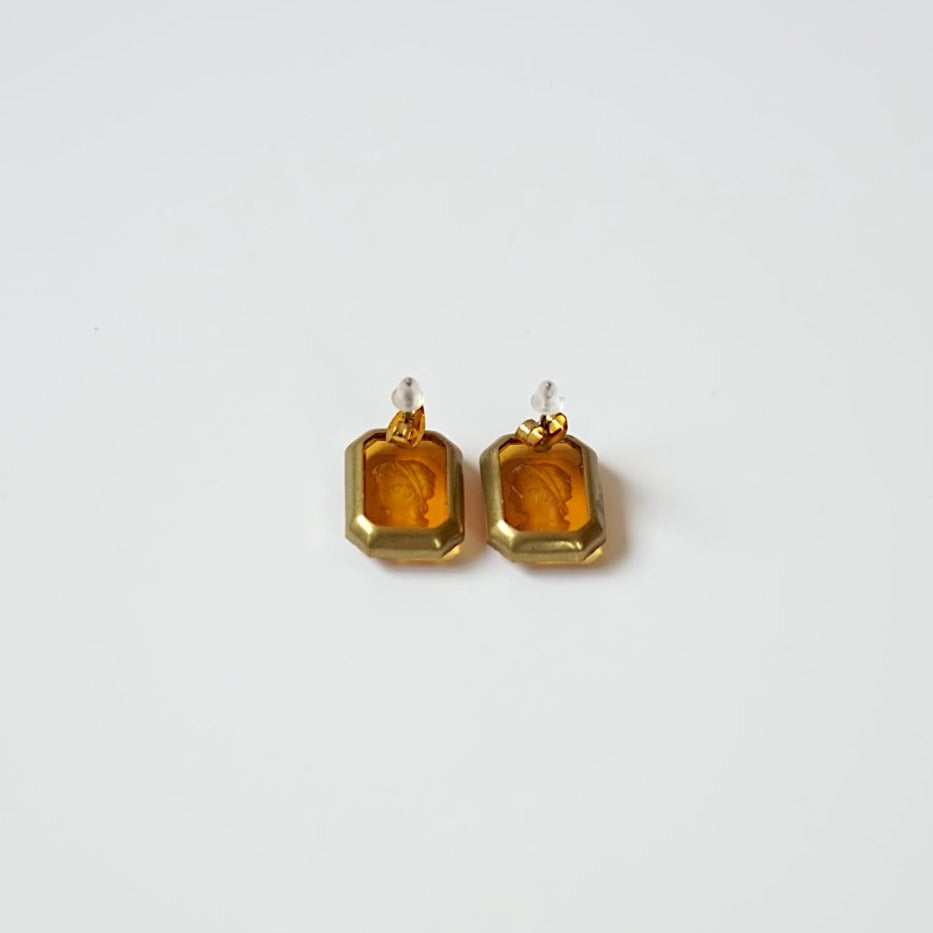 AMBER GLASS CAMEO EARRING<br>アンバーグラス・カメオ・ピアス