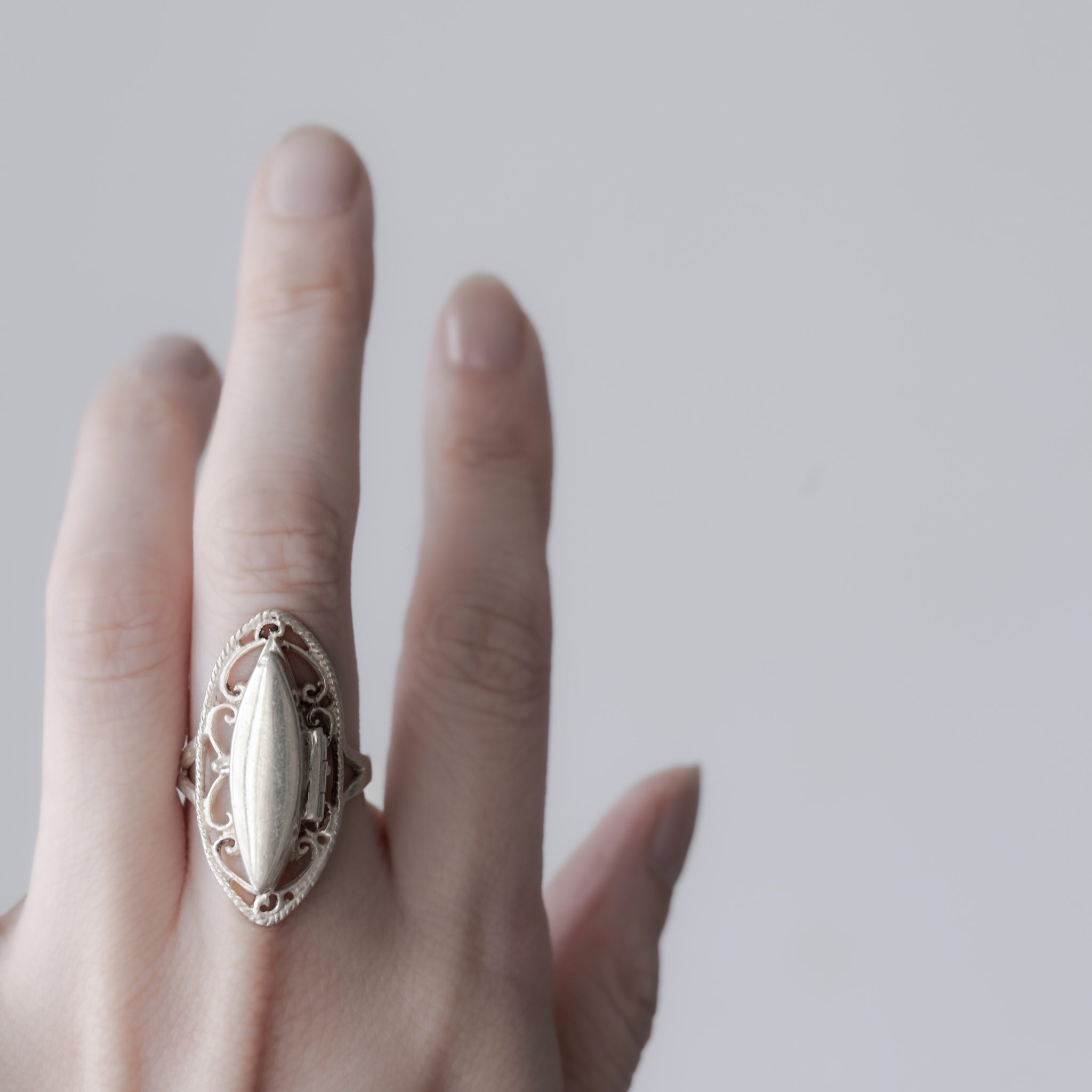 C.1900-1930｜ French Silver Filigree Secret Compartment Ring