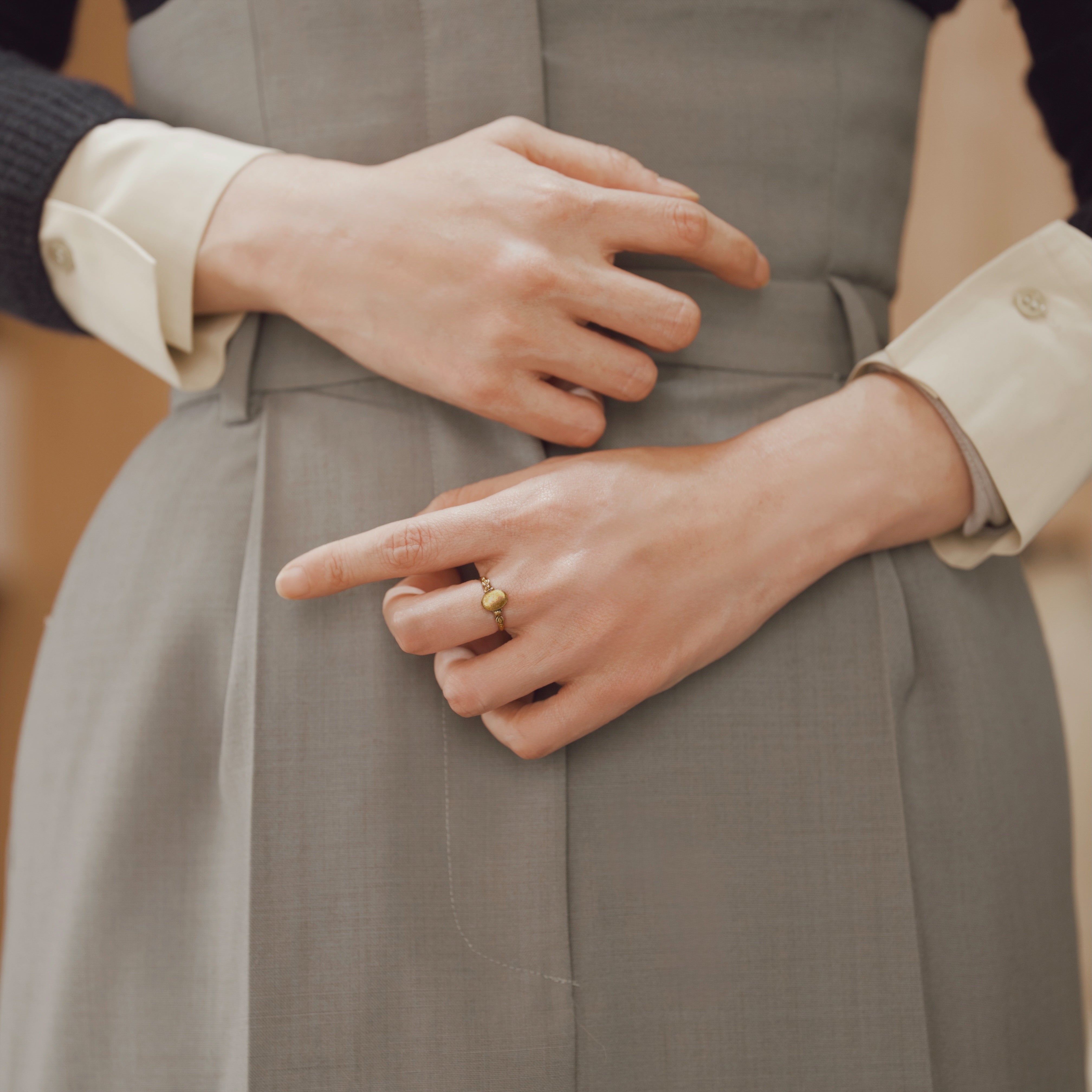 C.1900 Gold Tone Oval Signet Ring 8号
