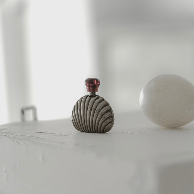 C.1930-1950 ｜ Shell Motif Perfume Bottle