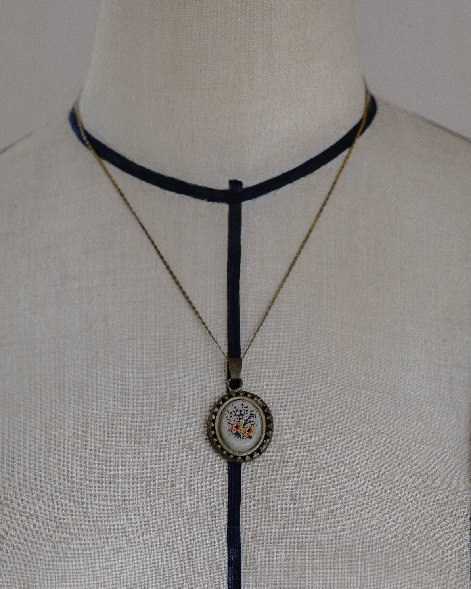 C.1940- "Souvenir Charmant" フラワーネックレス