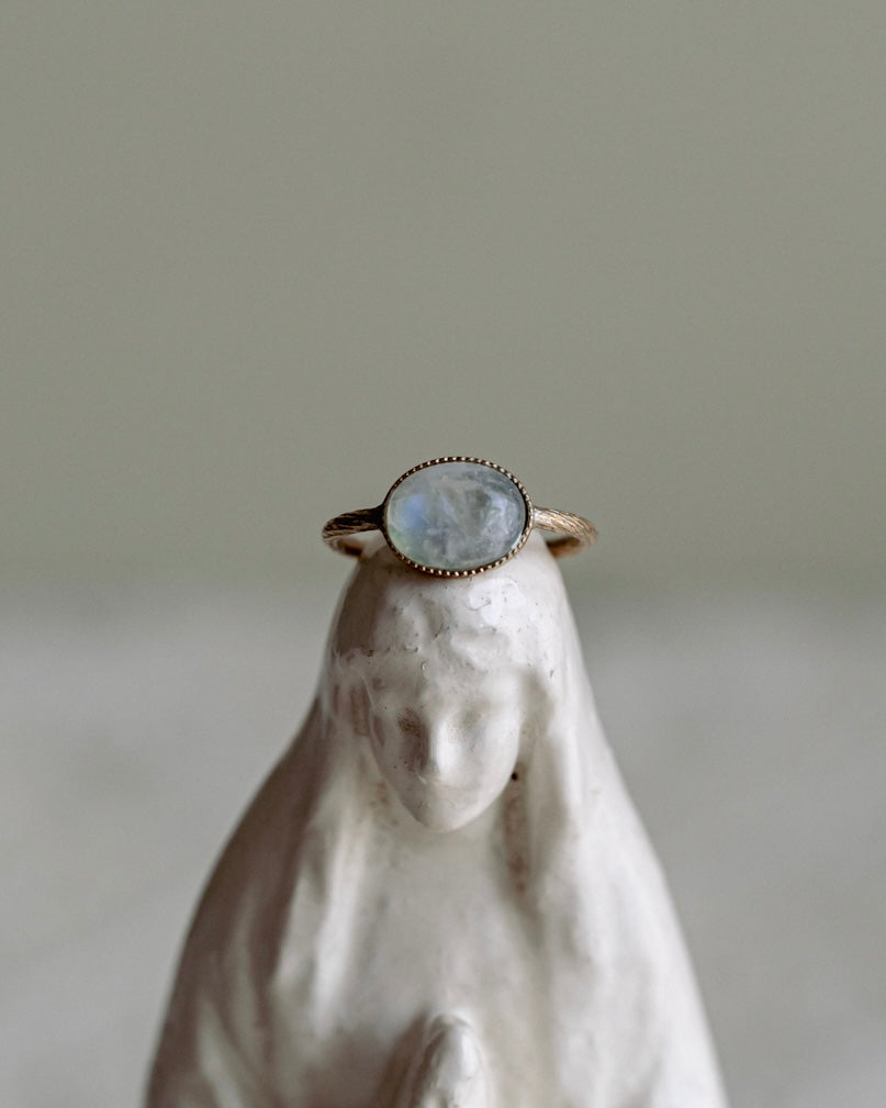 C.1960 Blue Moon Stone Ring / Pierre de Lune