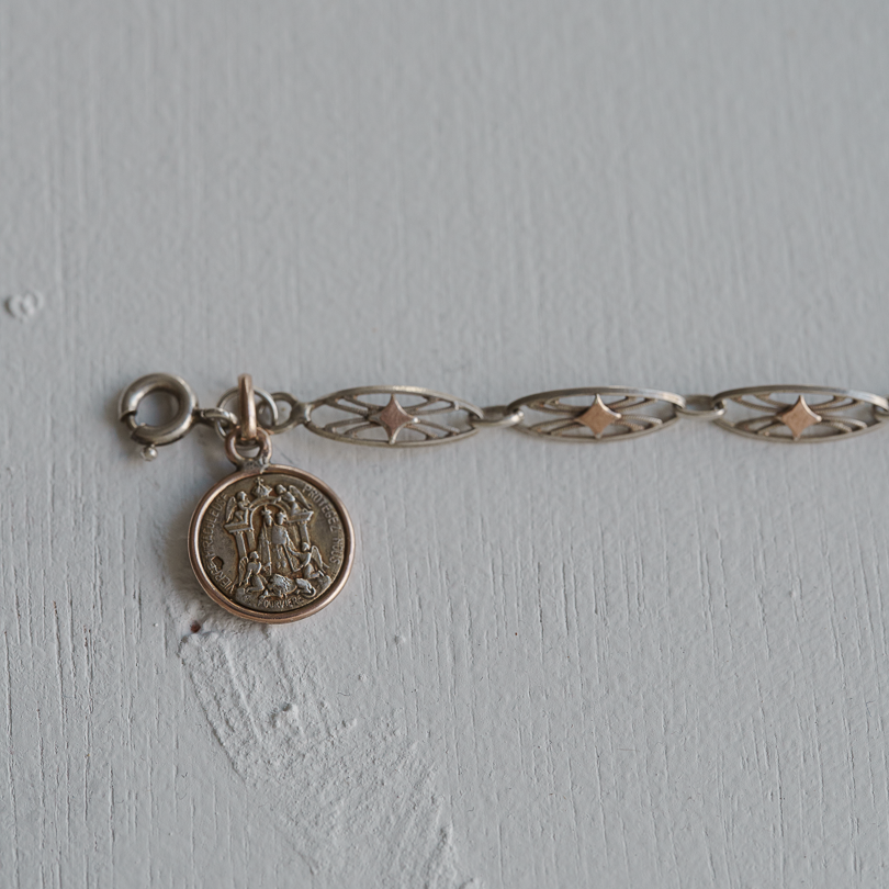 C.1920-1930｜Filigree-link bracelet adorned with charm