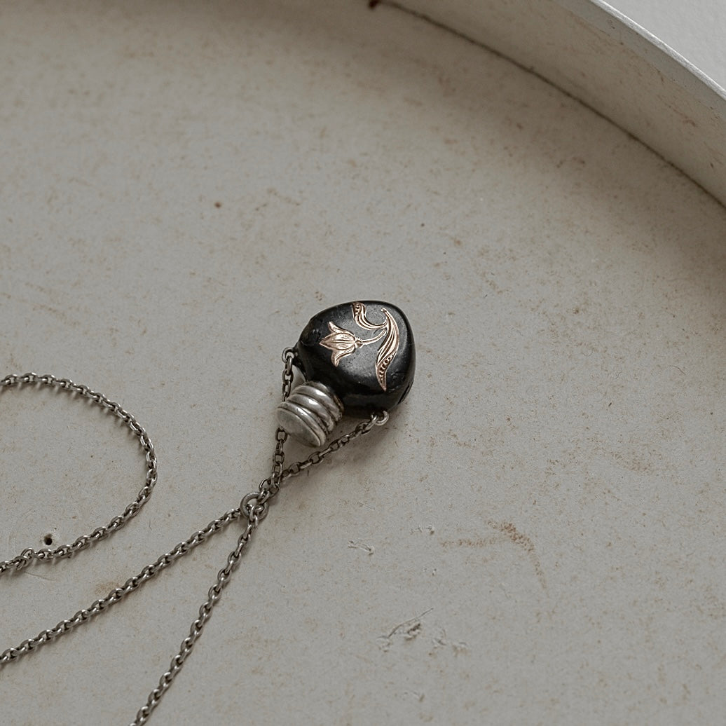 C.1900｜Star et Lily Motif Black Niello Bottle Heart Necklace