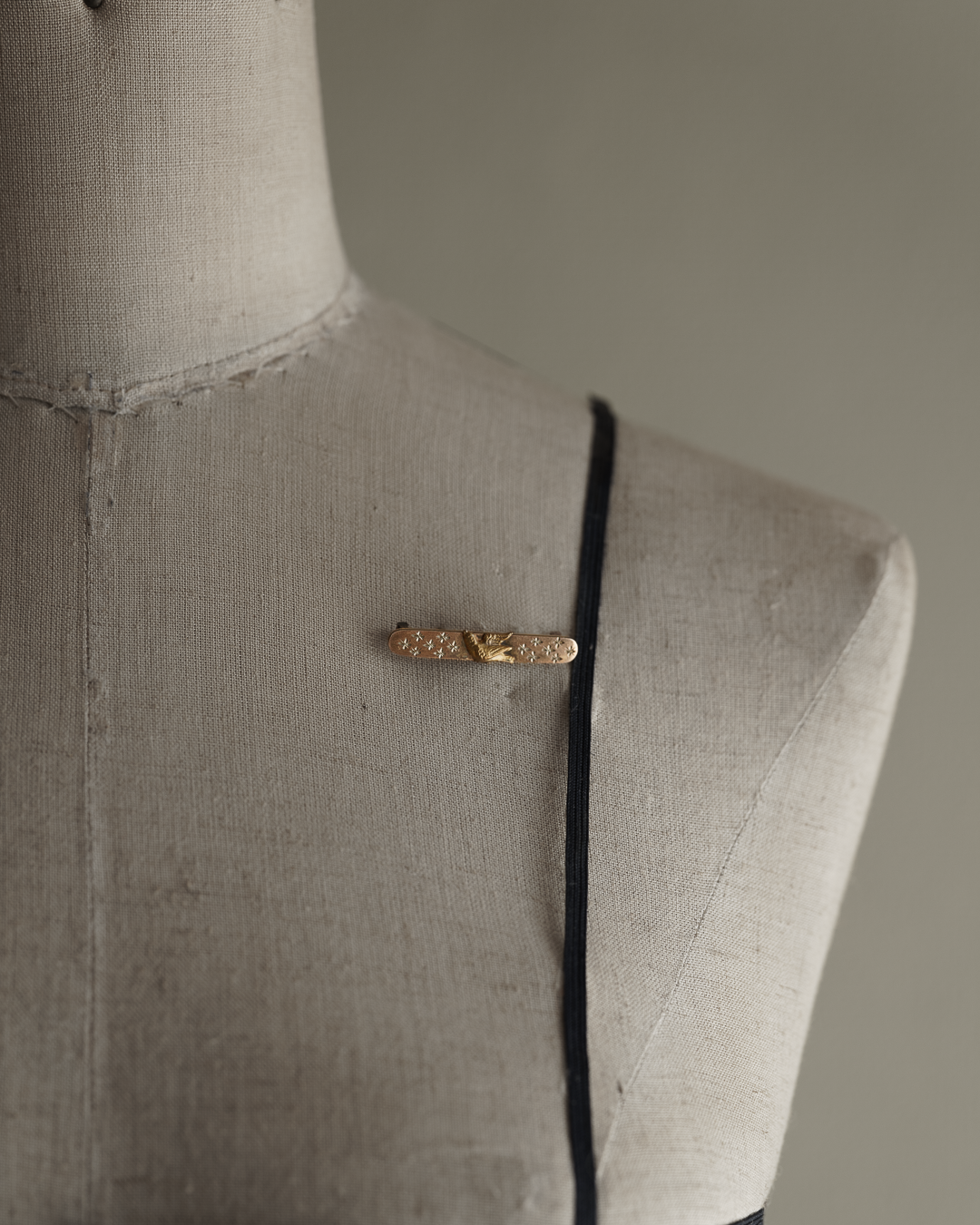 C.1900-｜Victorian Swallow Gold Bar Brooch