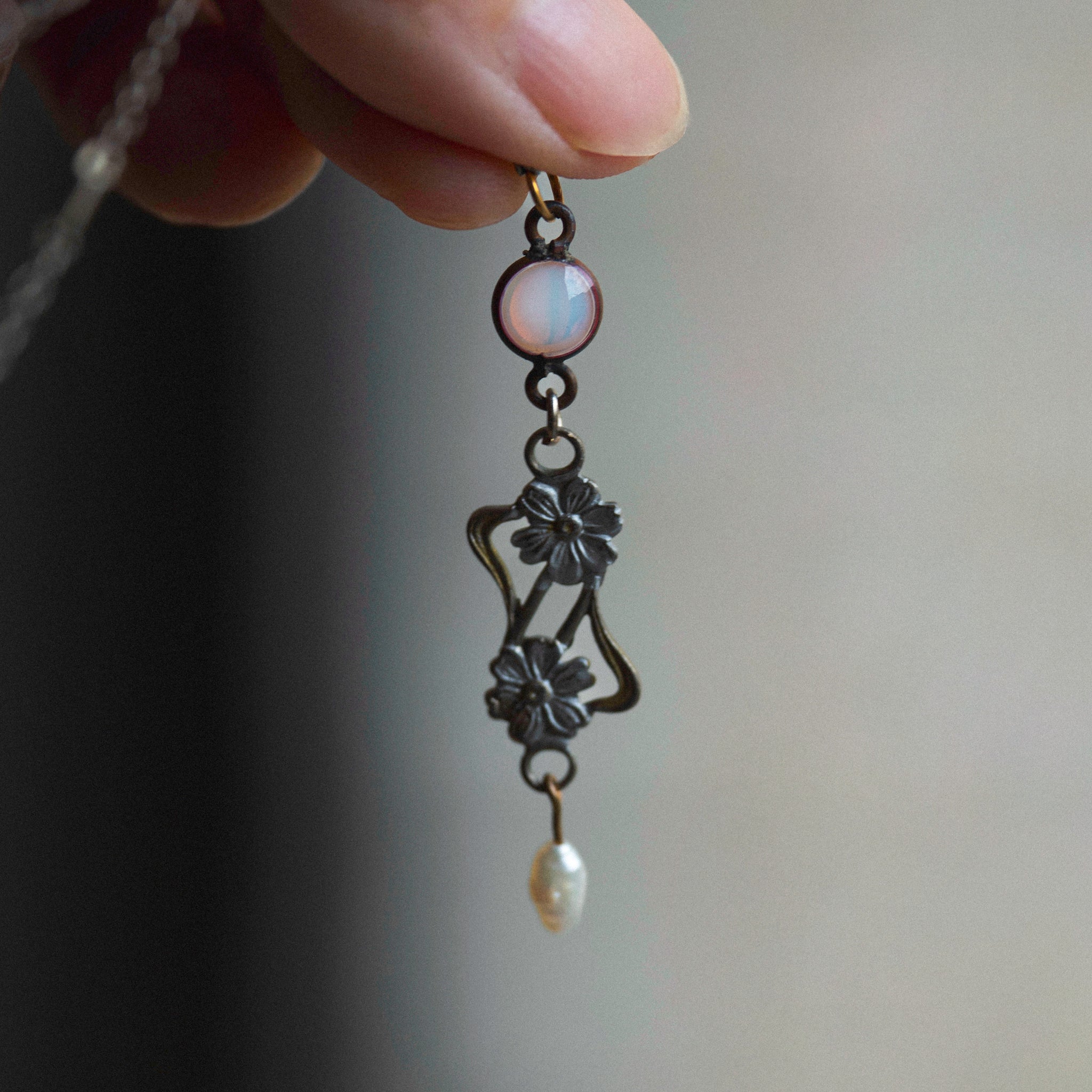 Opal Glass et Water Pearl Flower Necklace