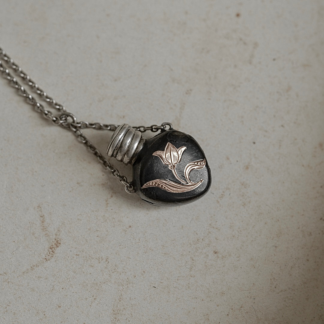 C.1900｜Star et Lily Motif Black Niello Bottle Heart Necklace