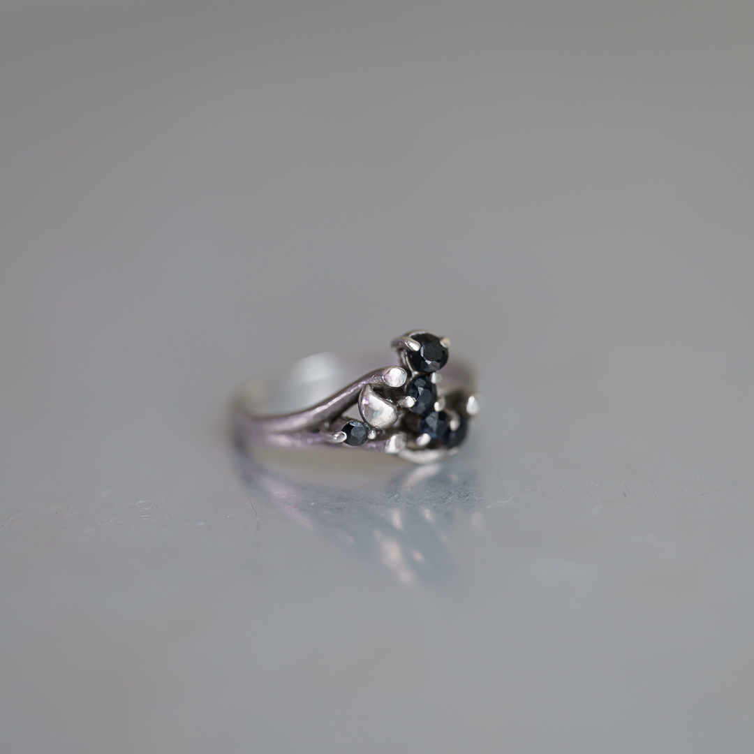 C.1950-1970｜Midnight Blue Sapphire Cluster Silver Ring