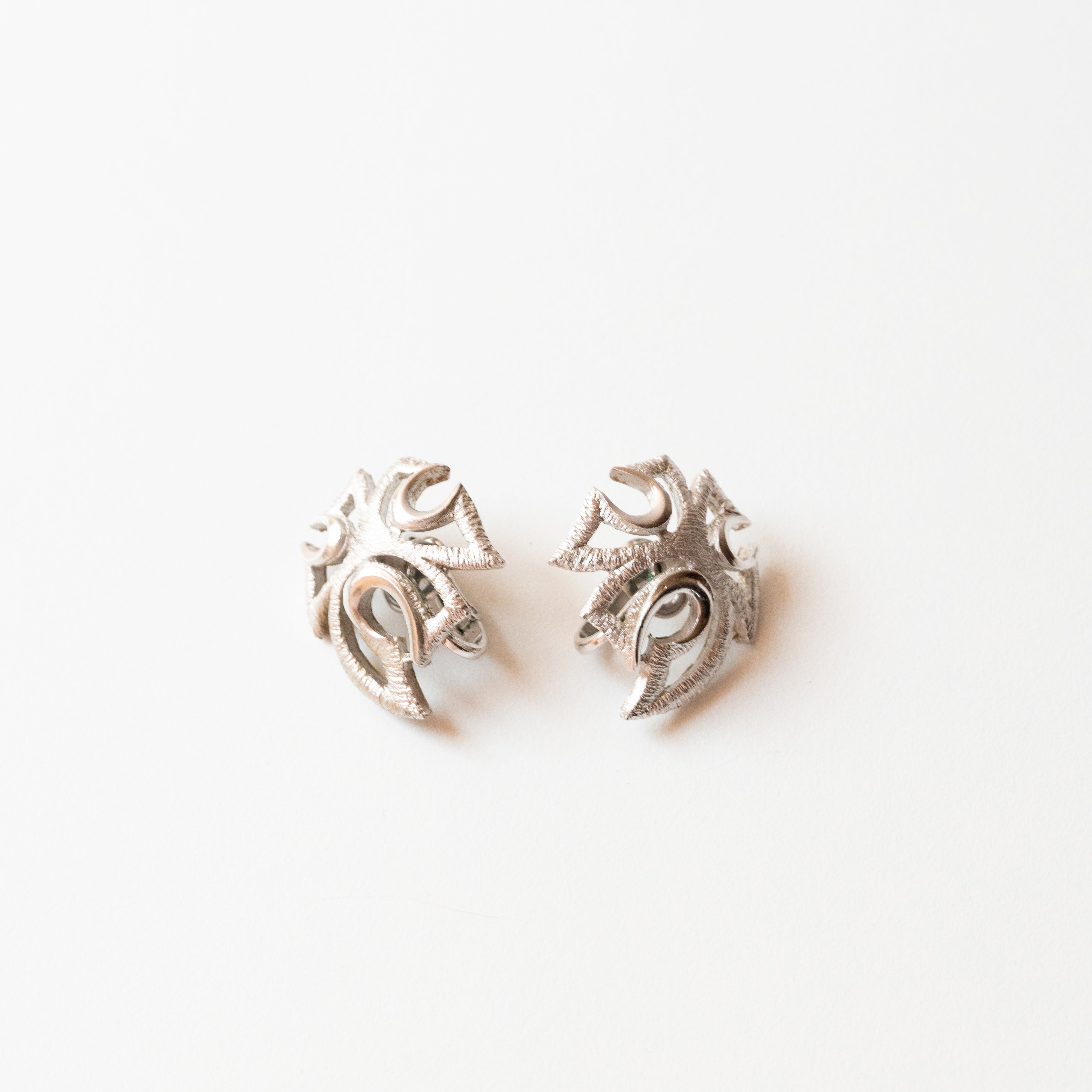 TRIFARI シルバートーン ループ イヤリング
