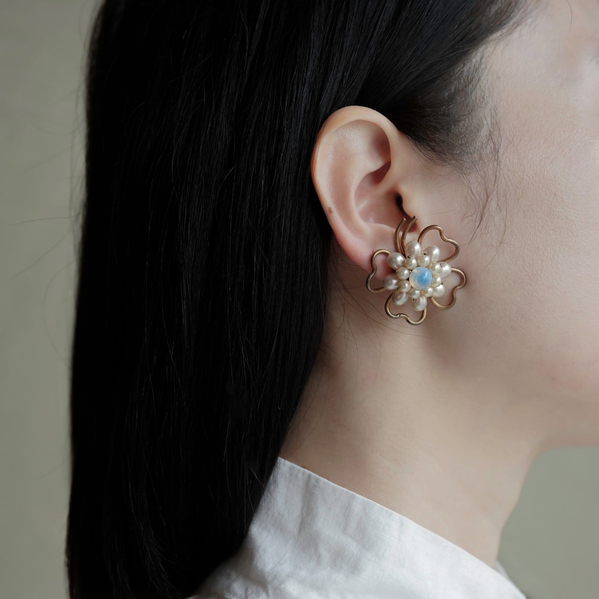 Louis Rousselet | Clover Glass Pearl Earrings