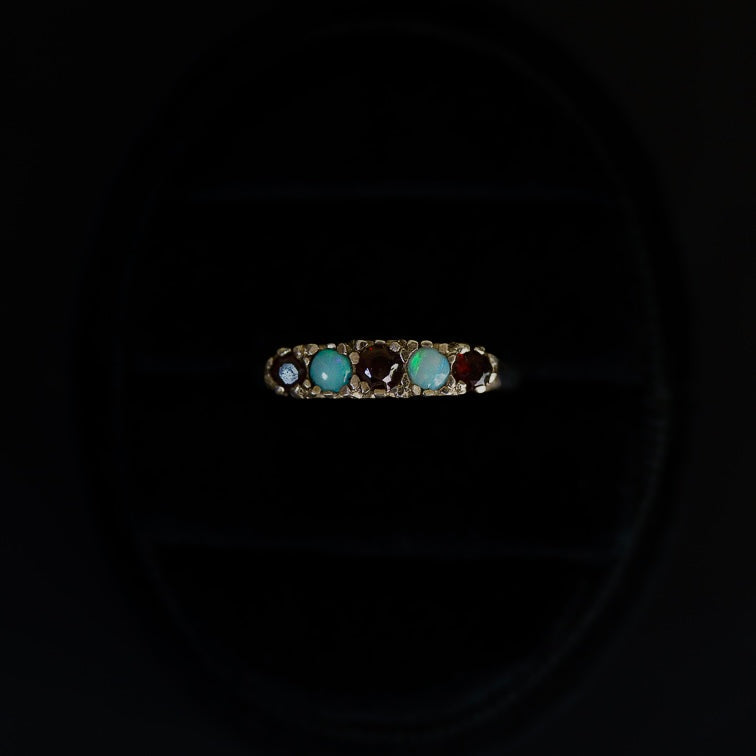 C.1970- Red Garnet et Opal Silver Ring