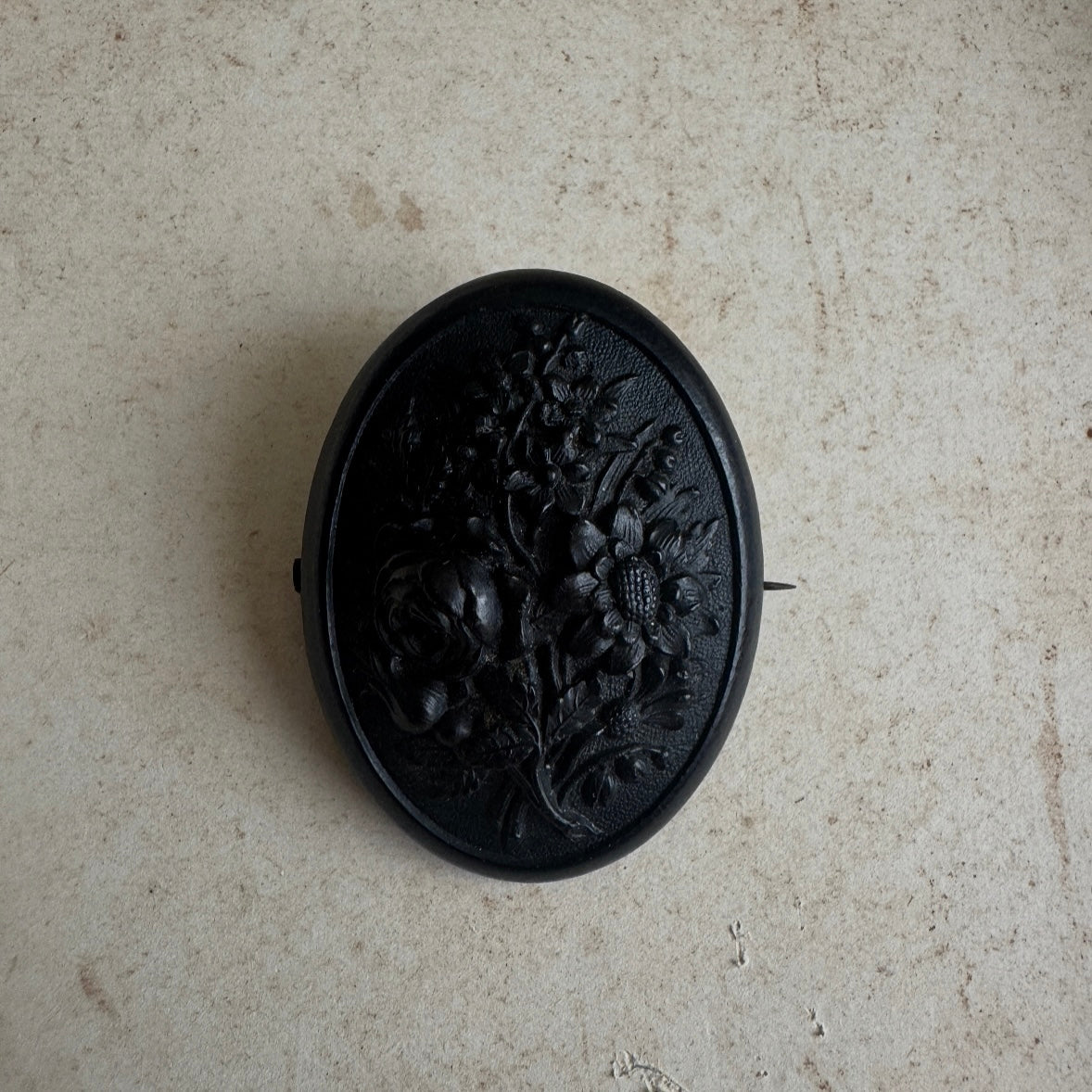 C.1920｜French Bouquet Black Wood Oval Brooch
